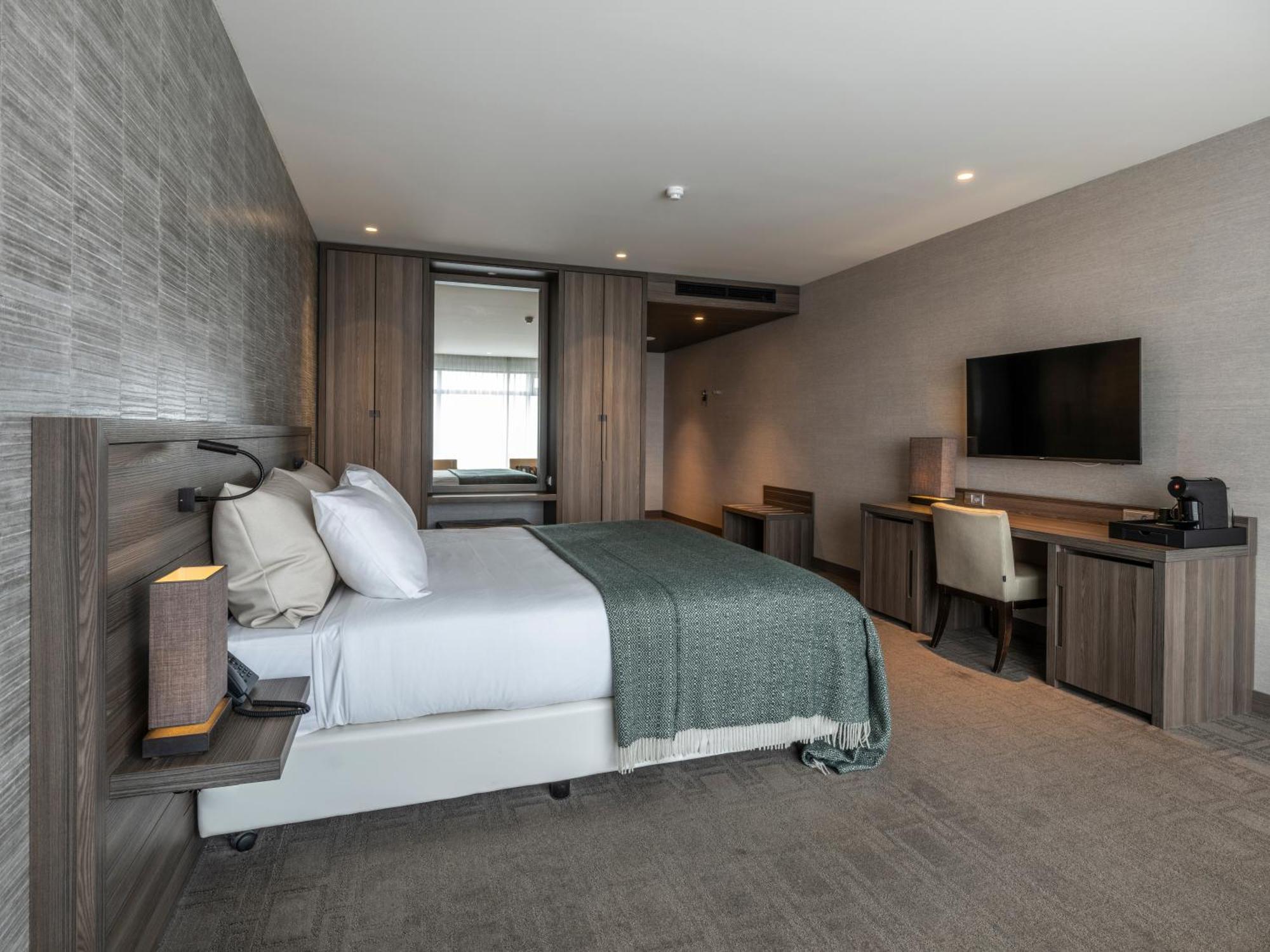 Superior King Room