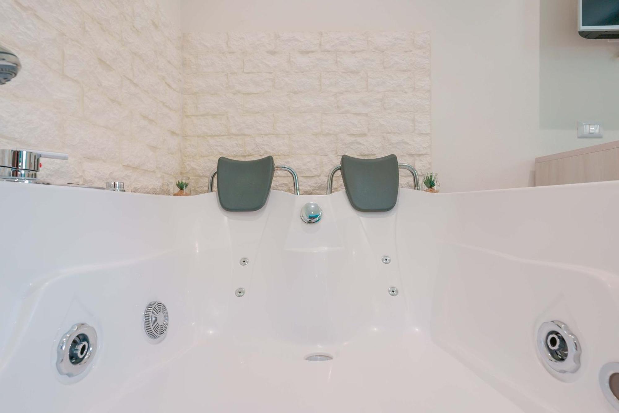 Deluxe Double or Twin Room Spa Bath
