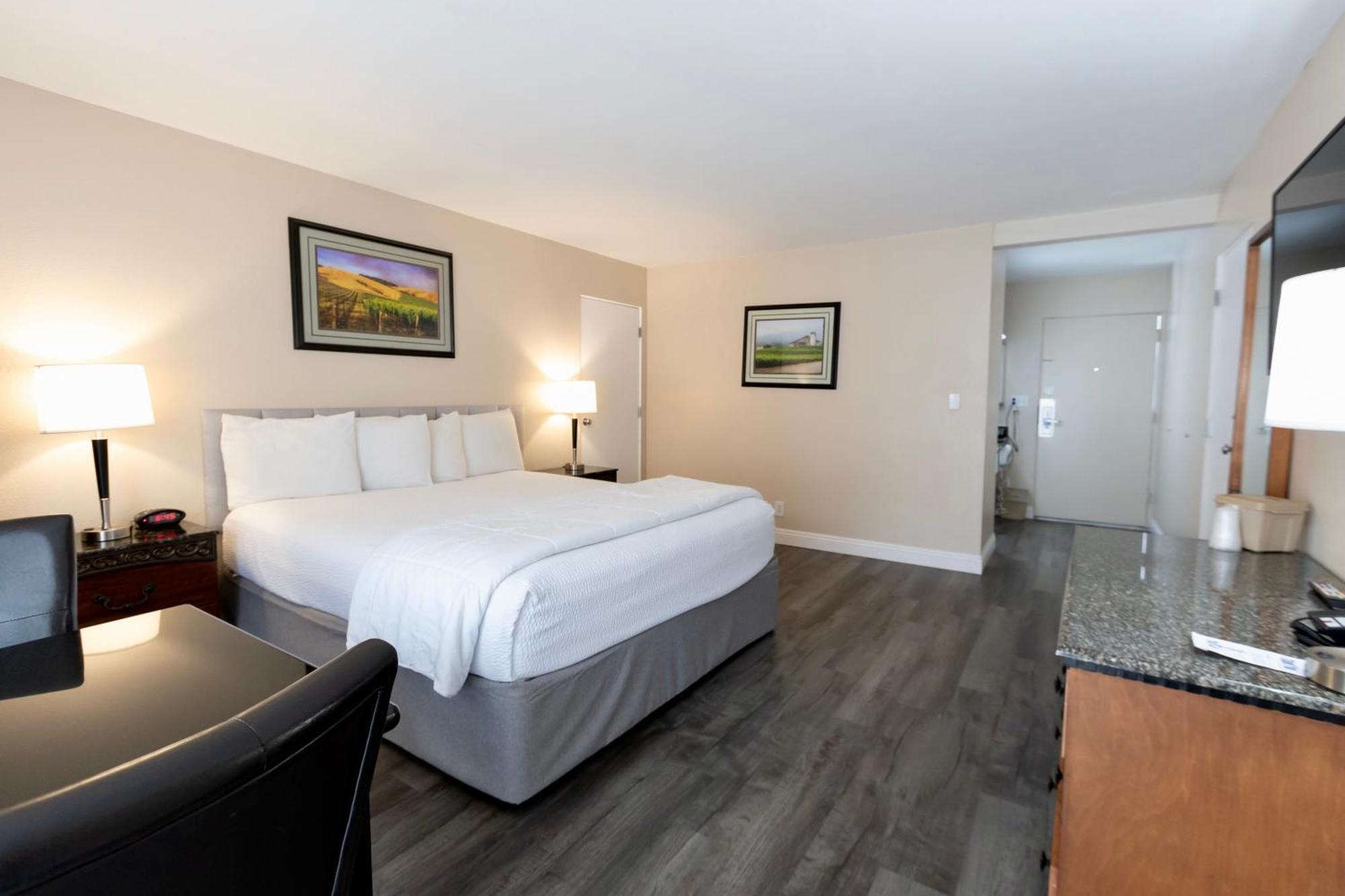 Deluxe King Room