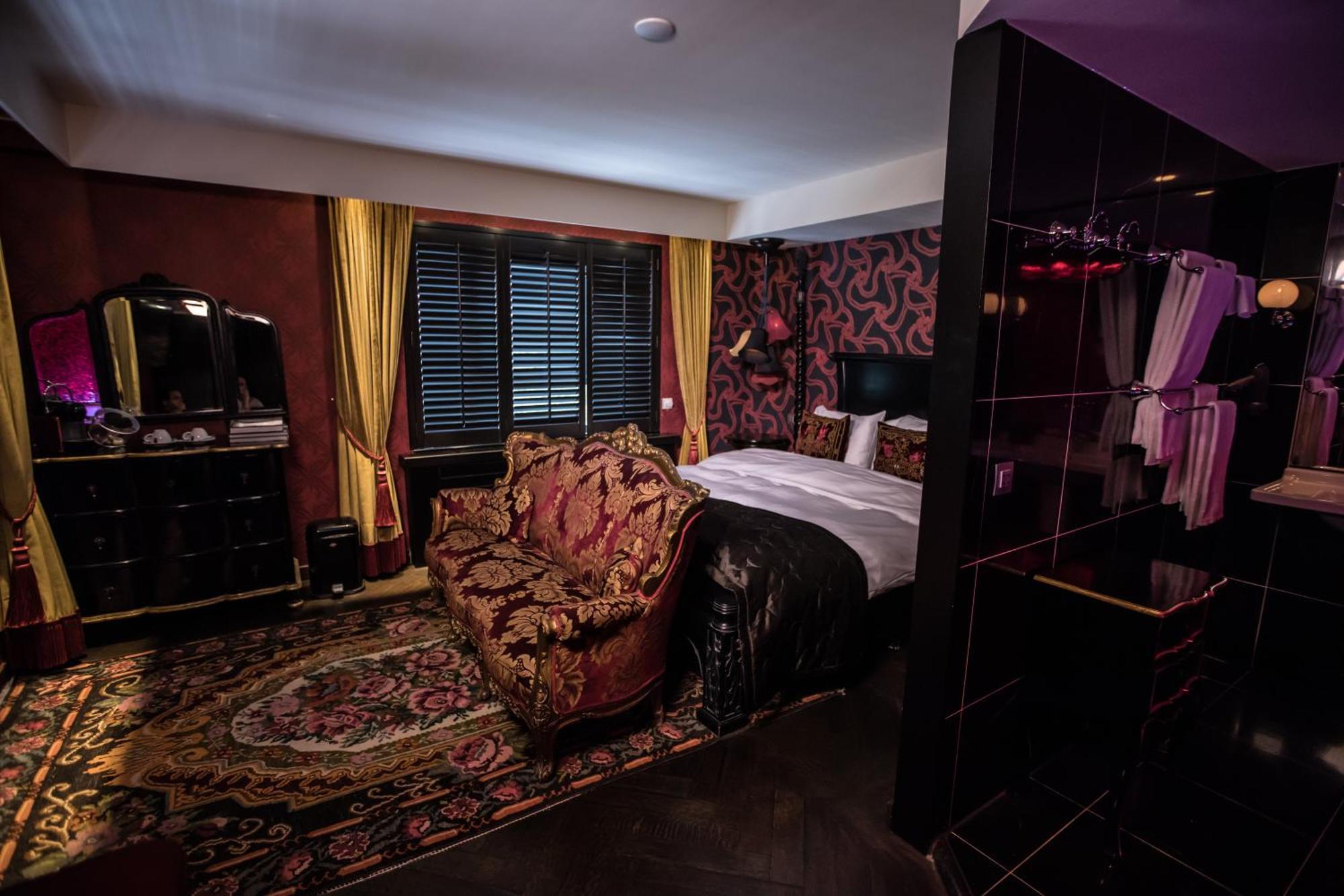 One-Bedroom Suite Spa Bath Paris
