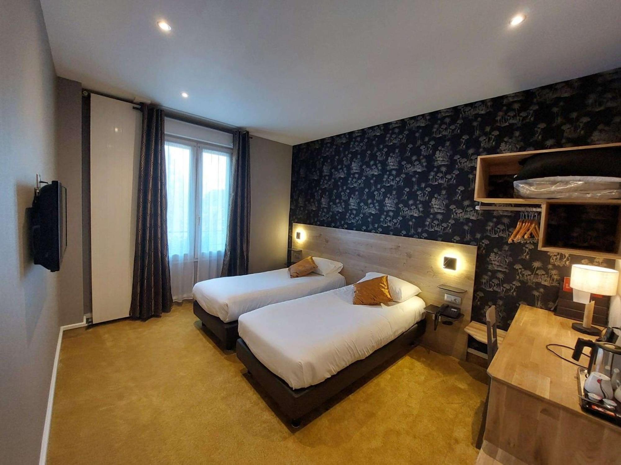 Superior Double or Twin Room Bath