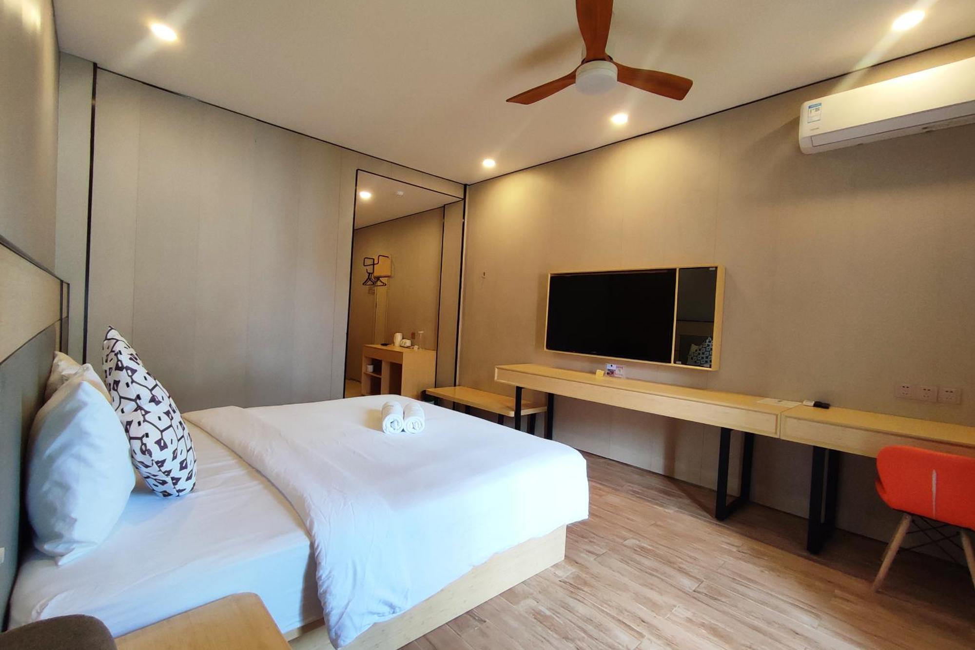 Deluxe King Room