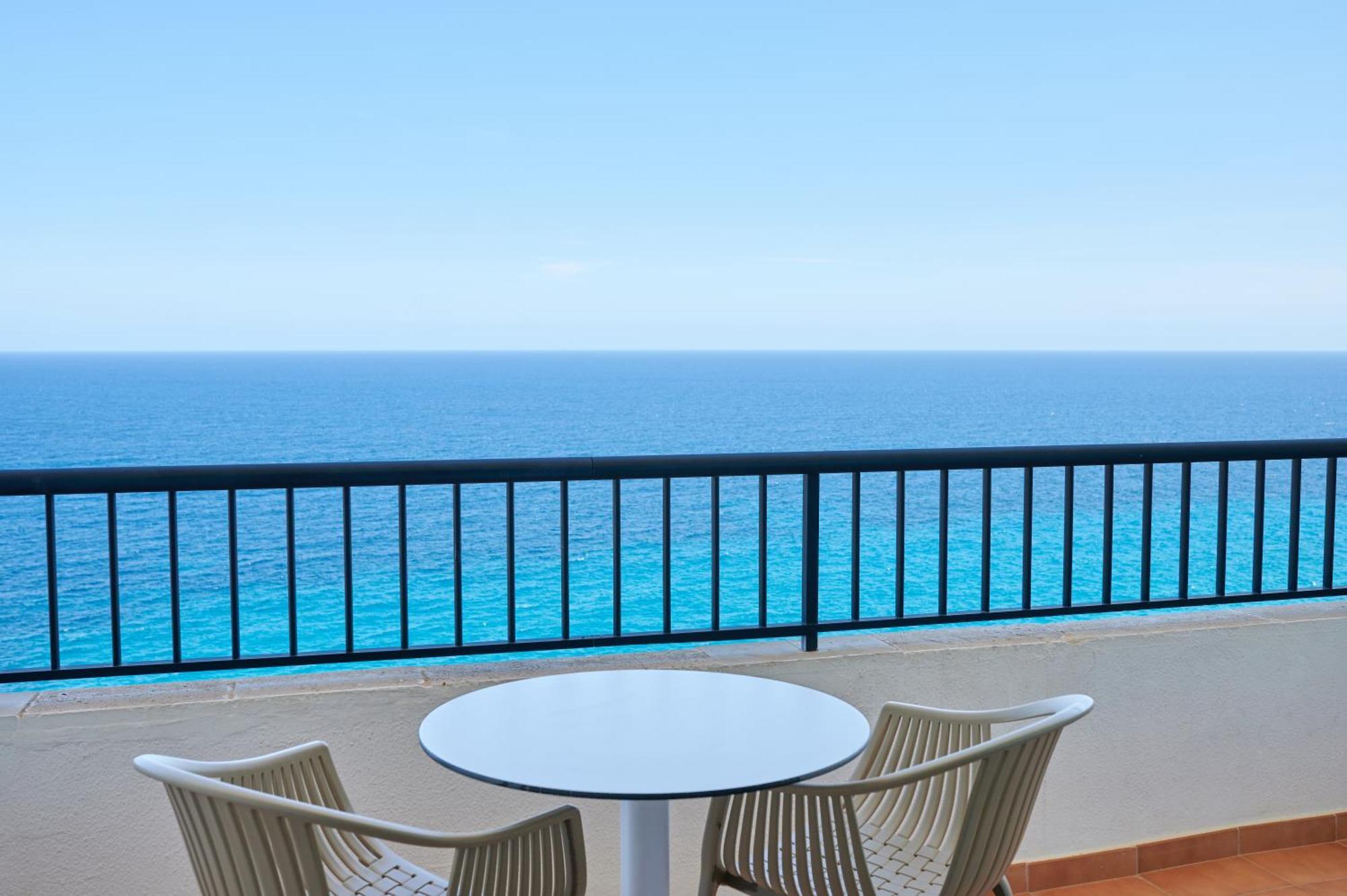 Double Frontal Sea View