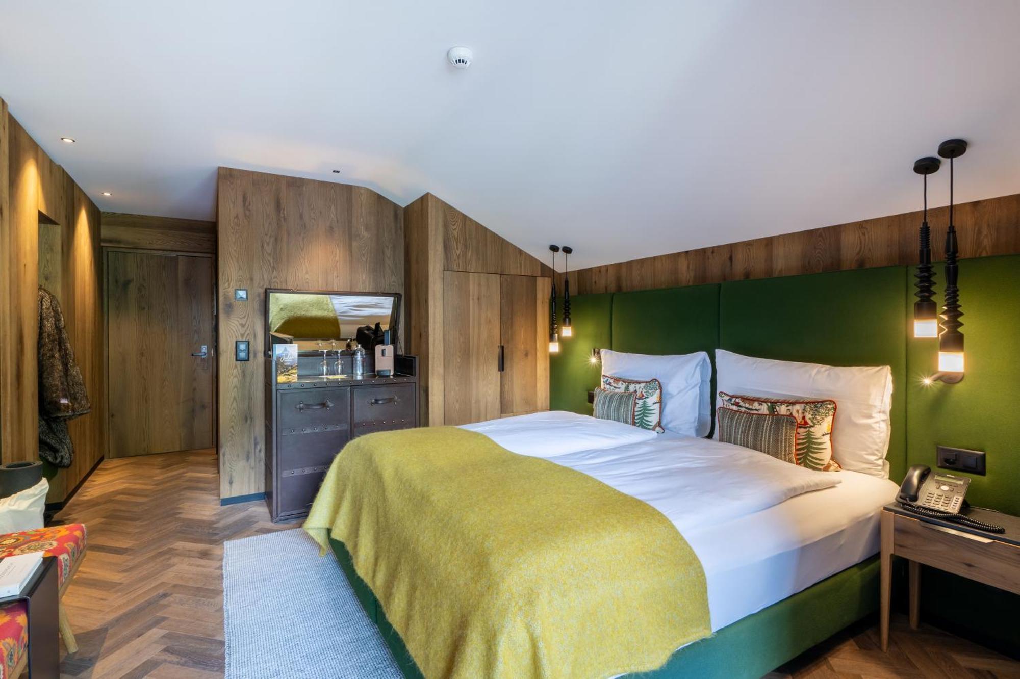 Deluxe Zimmer mit Balkon und Blick auf das Matterhorn