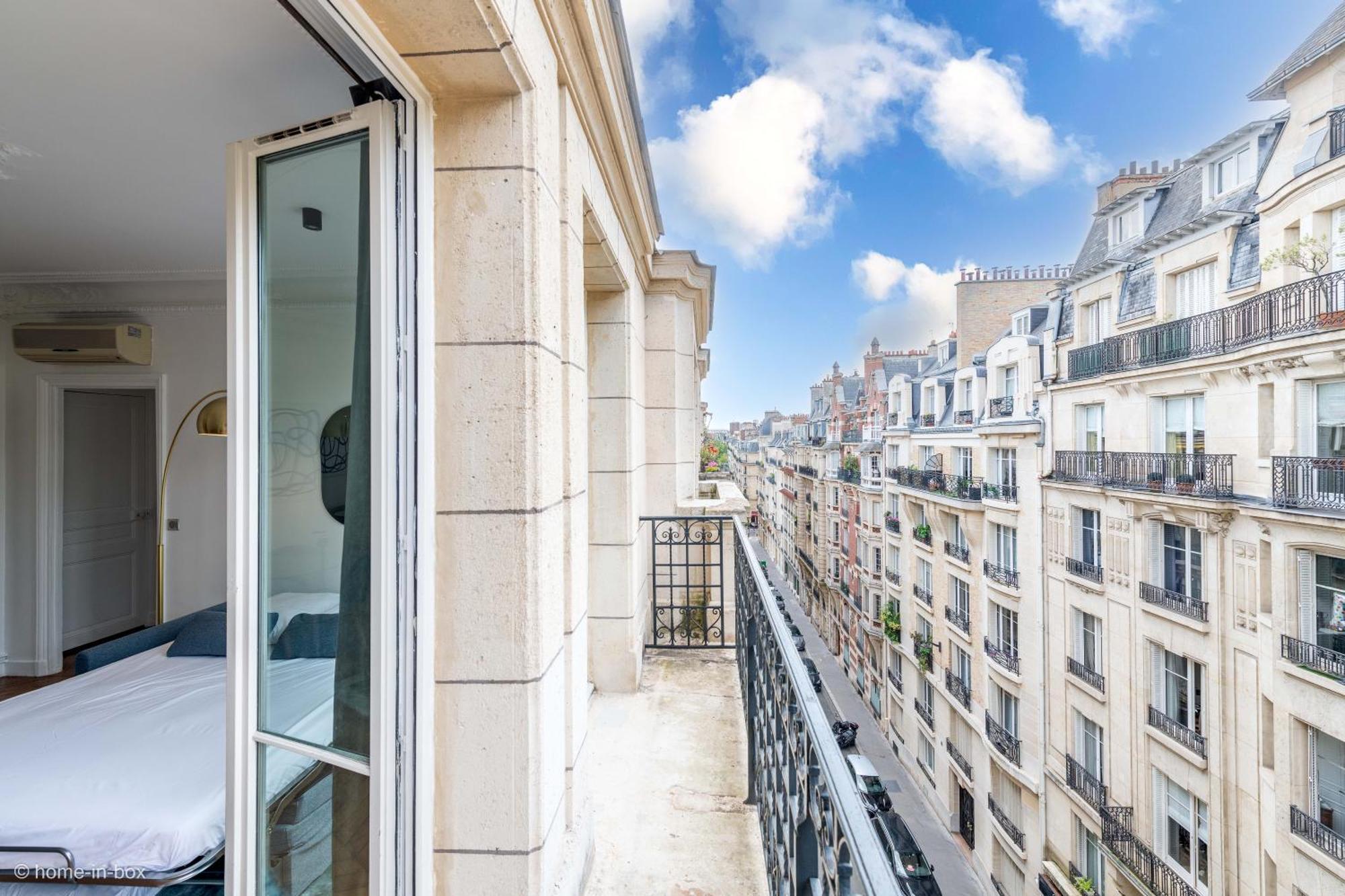 One-Bedroom Apartment City View