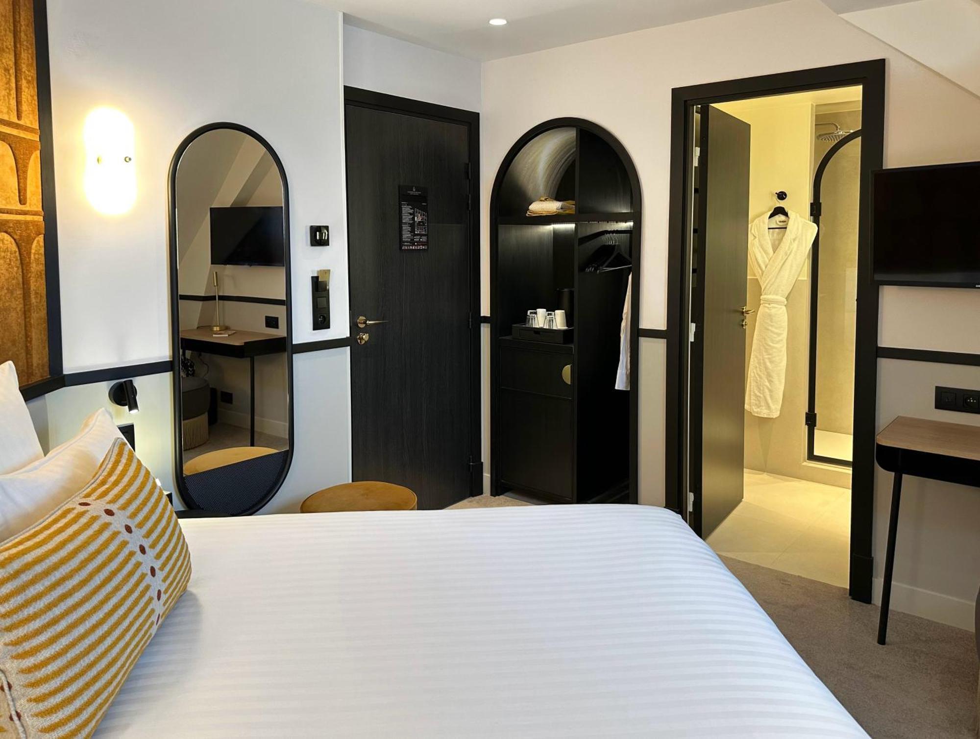 Single Room Double Bed