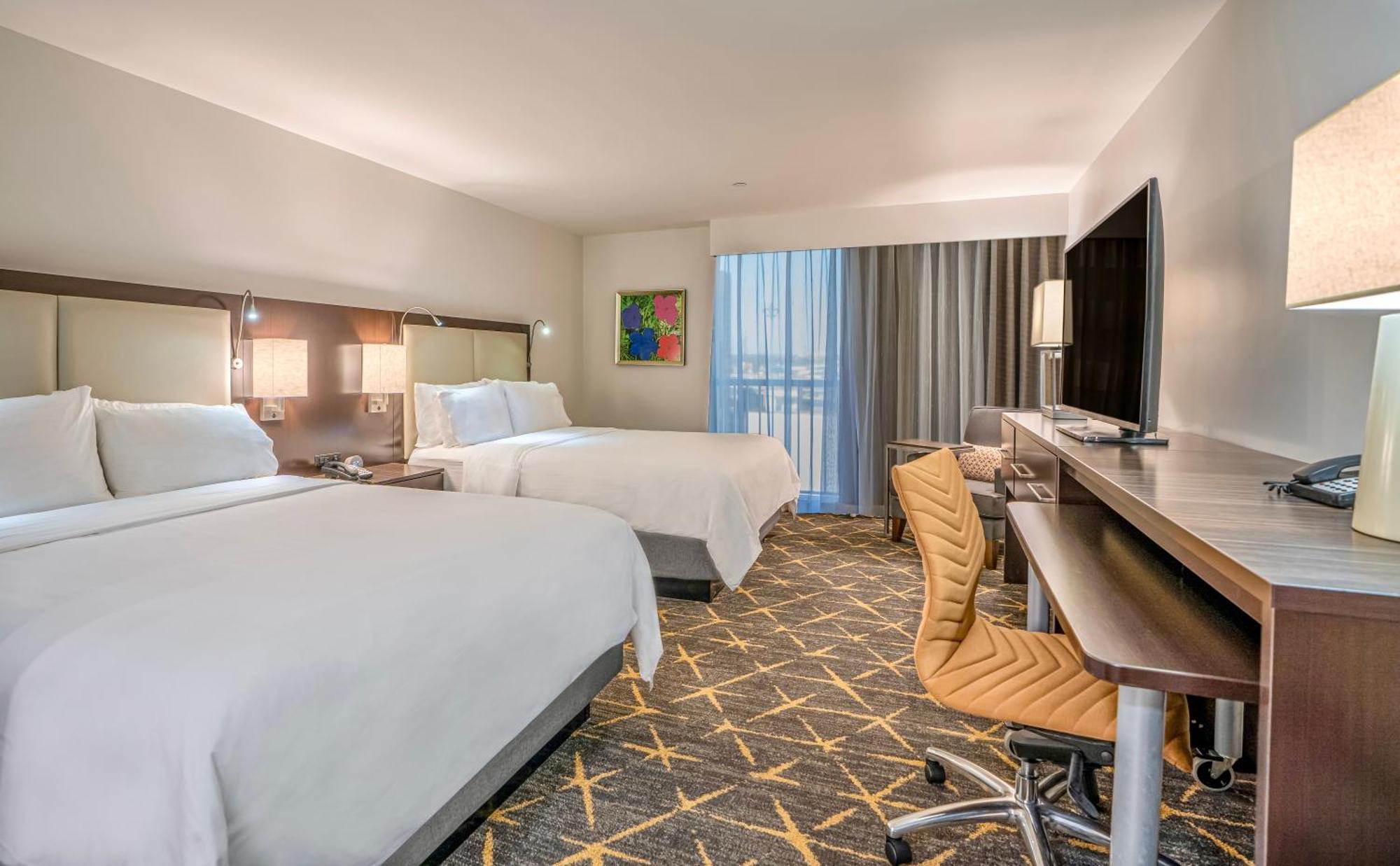 Premium Zimmer mit 2 Queensize-Betten und Stadtblick