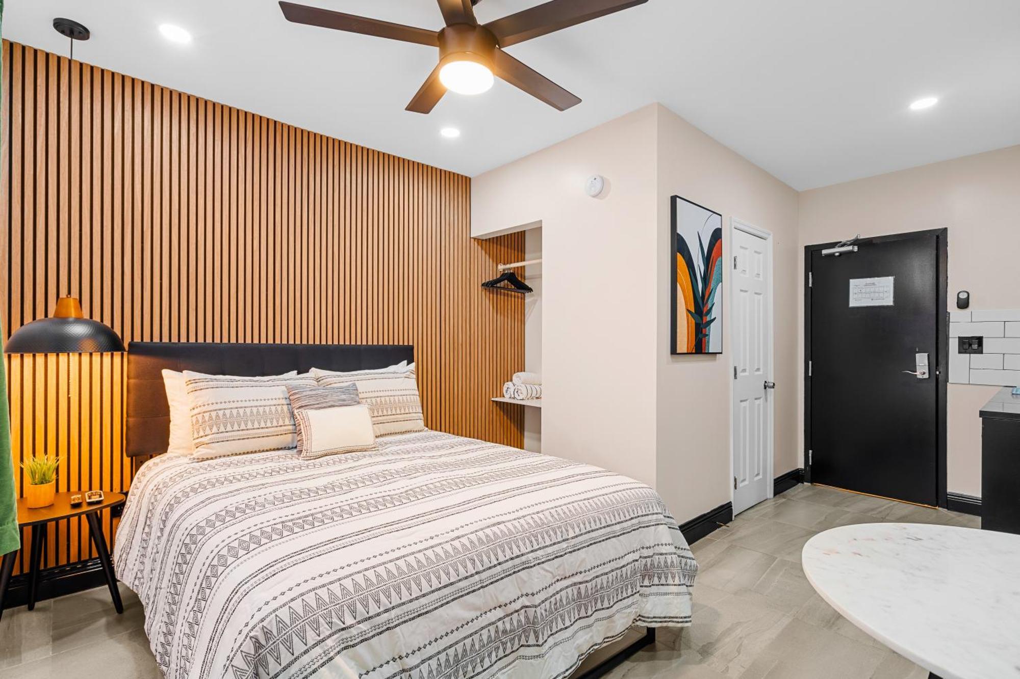 Superior Queen Studio Kitchenette