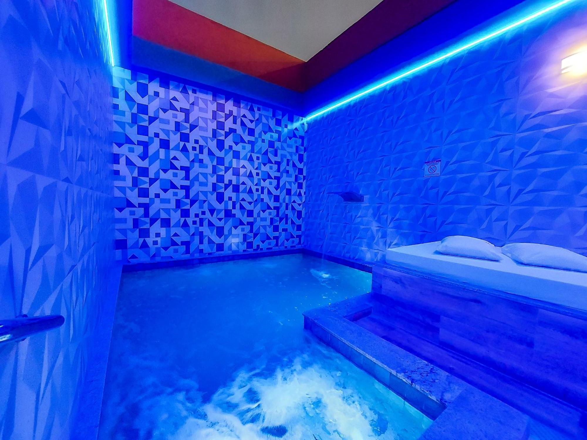 Deluxe Double Room Pool Access