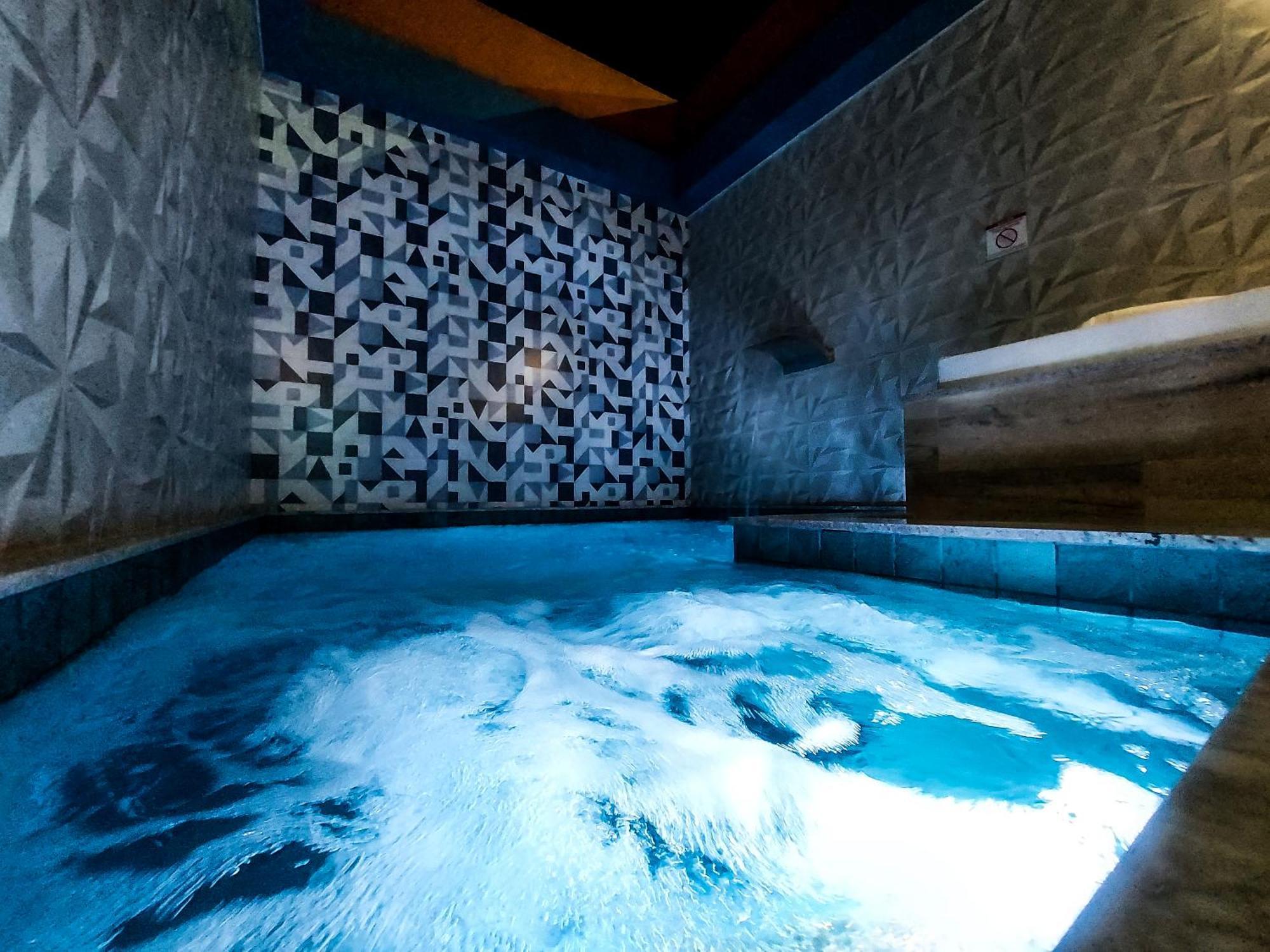 Deluxe Double Room Pool Access