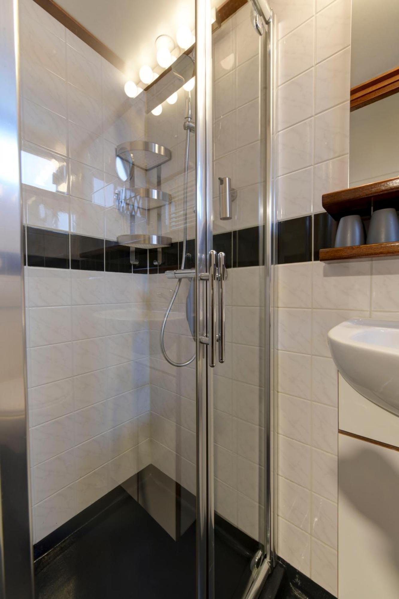 Double Room Private Bathroom
