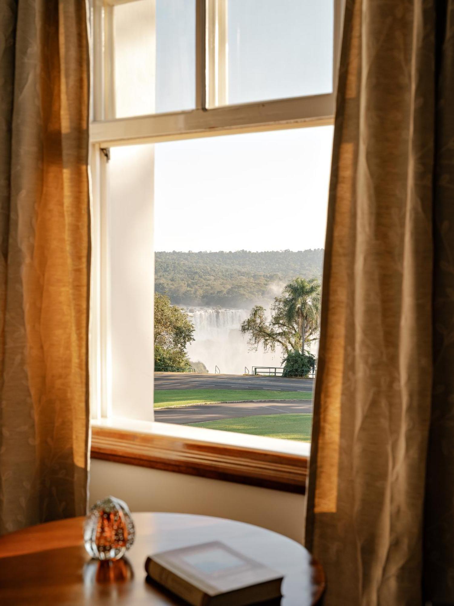 Deluxe Room View of the Falls Twin Bed