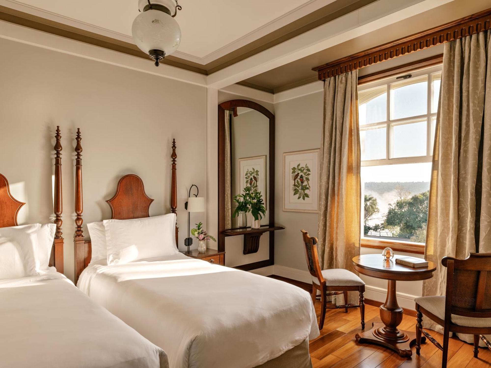 Deluxe Room View of the Falls Twin Bed