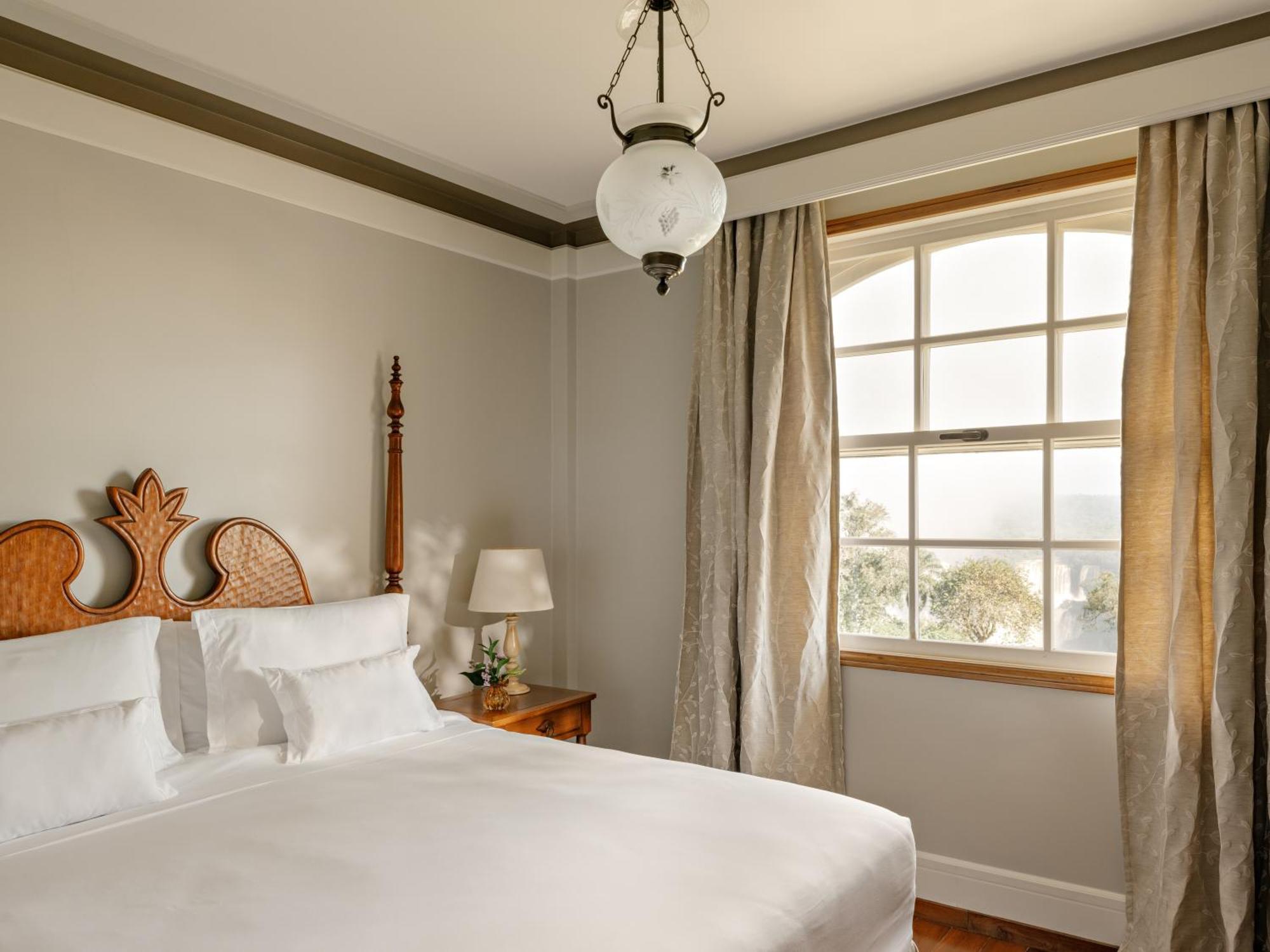 Deluxe Room View of the Falls Twin Bed