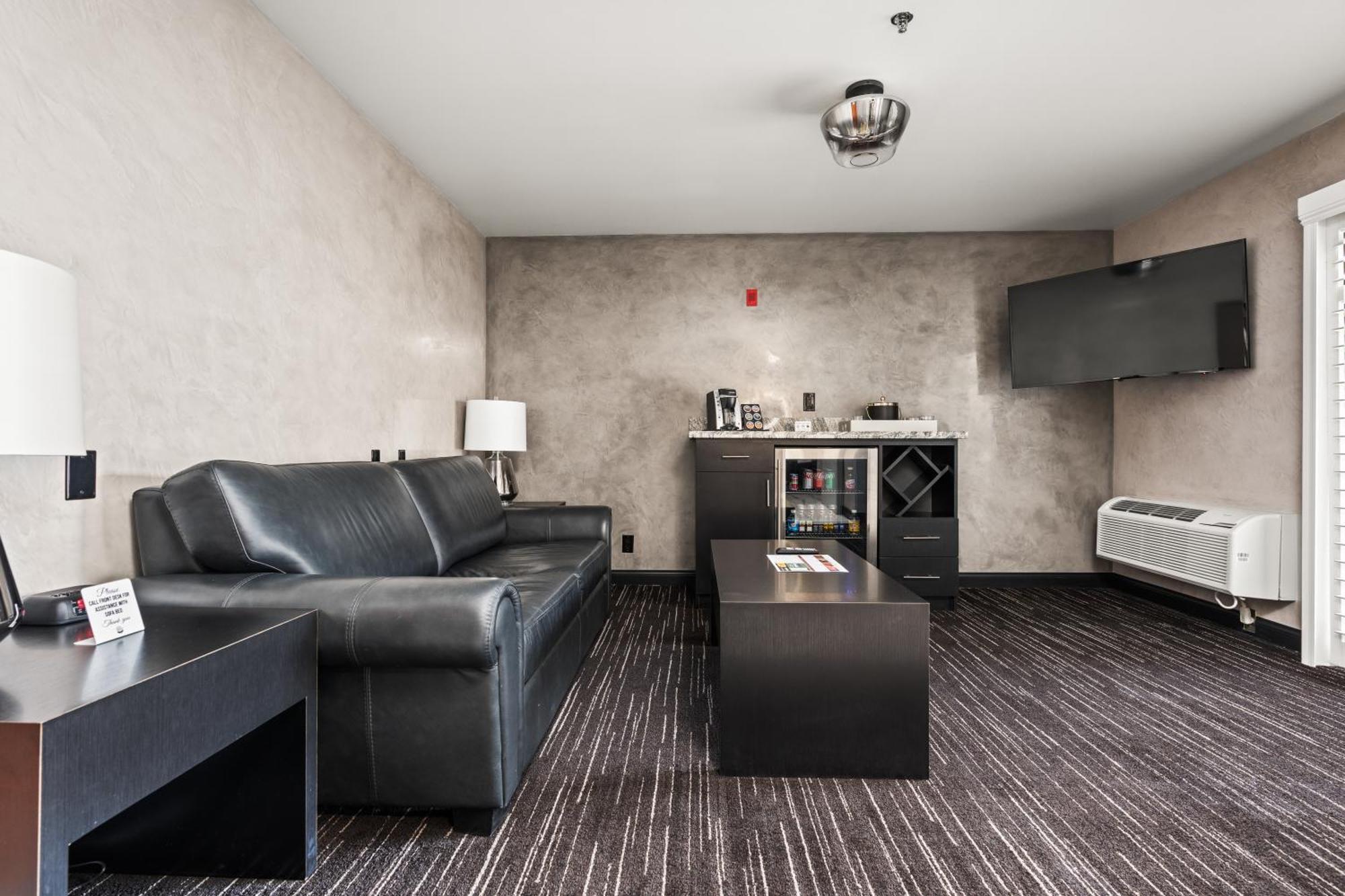 King Suite Non-Smoking