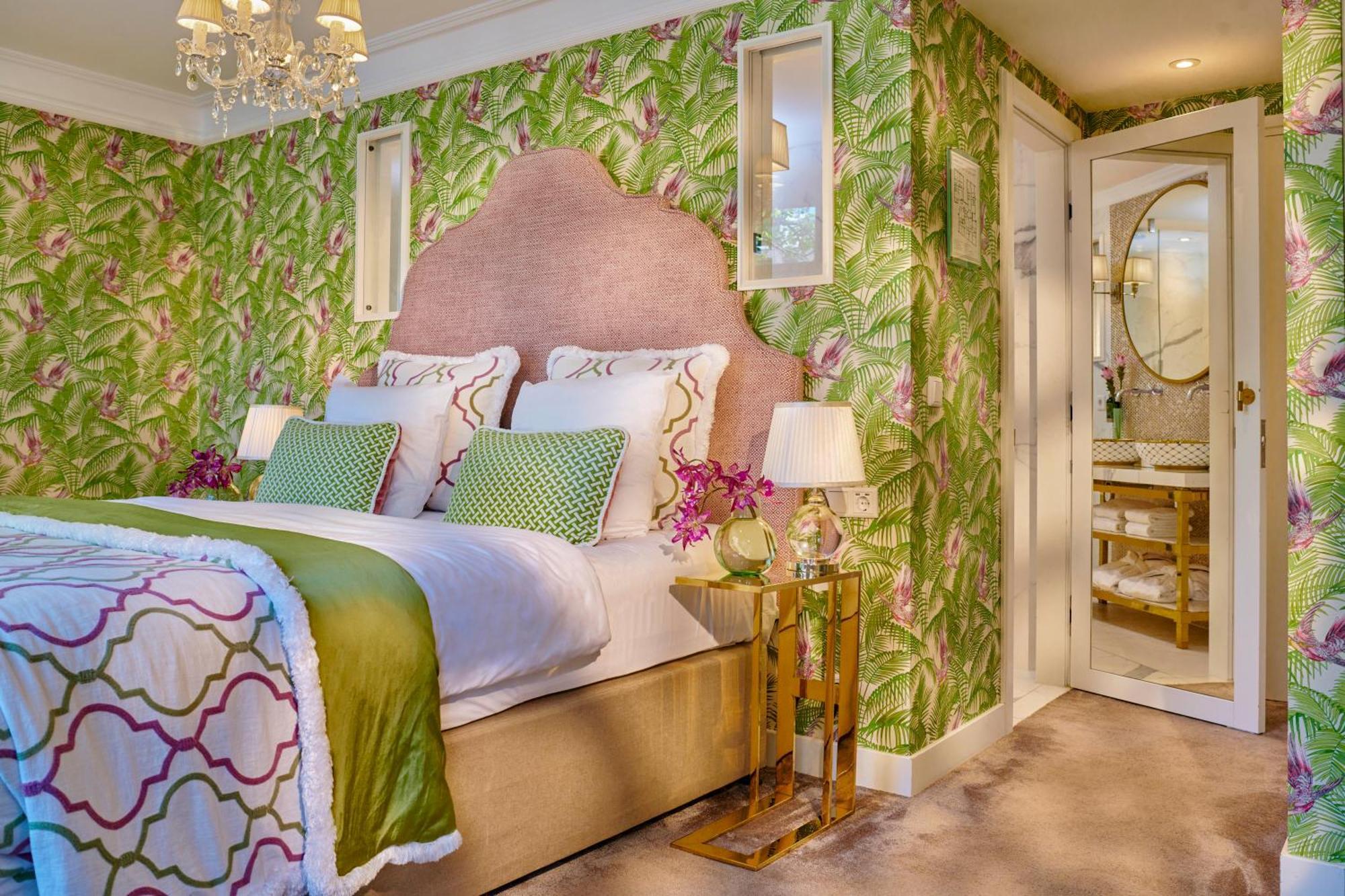 Deluxe Double or Twin Room Canal View