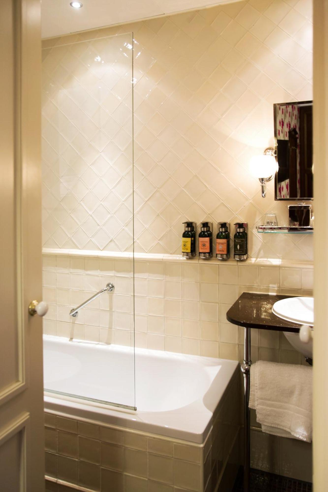 Double or Twin Room Bathroom
