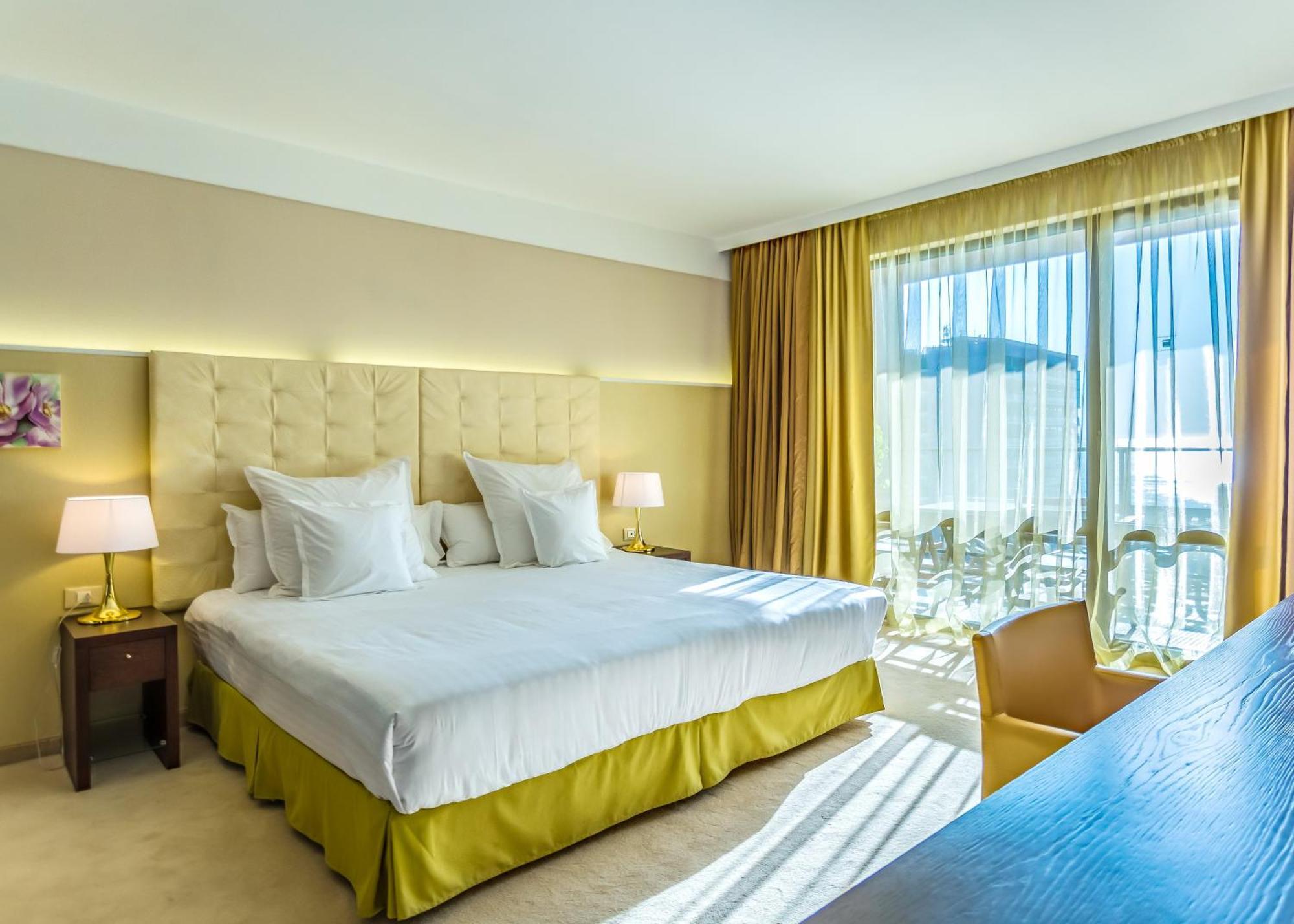 Deluxe Double Room Pool View