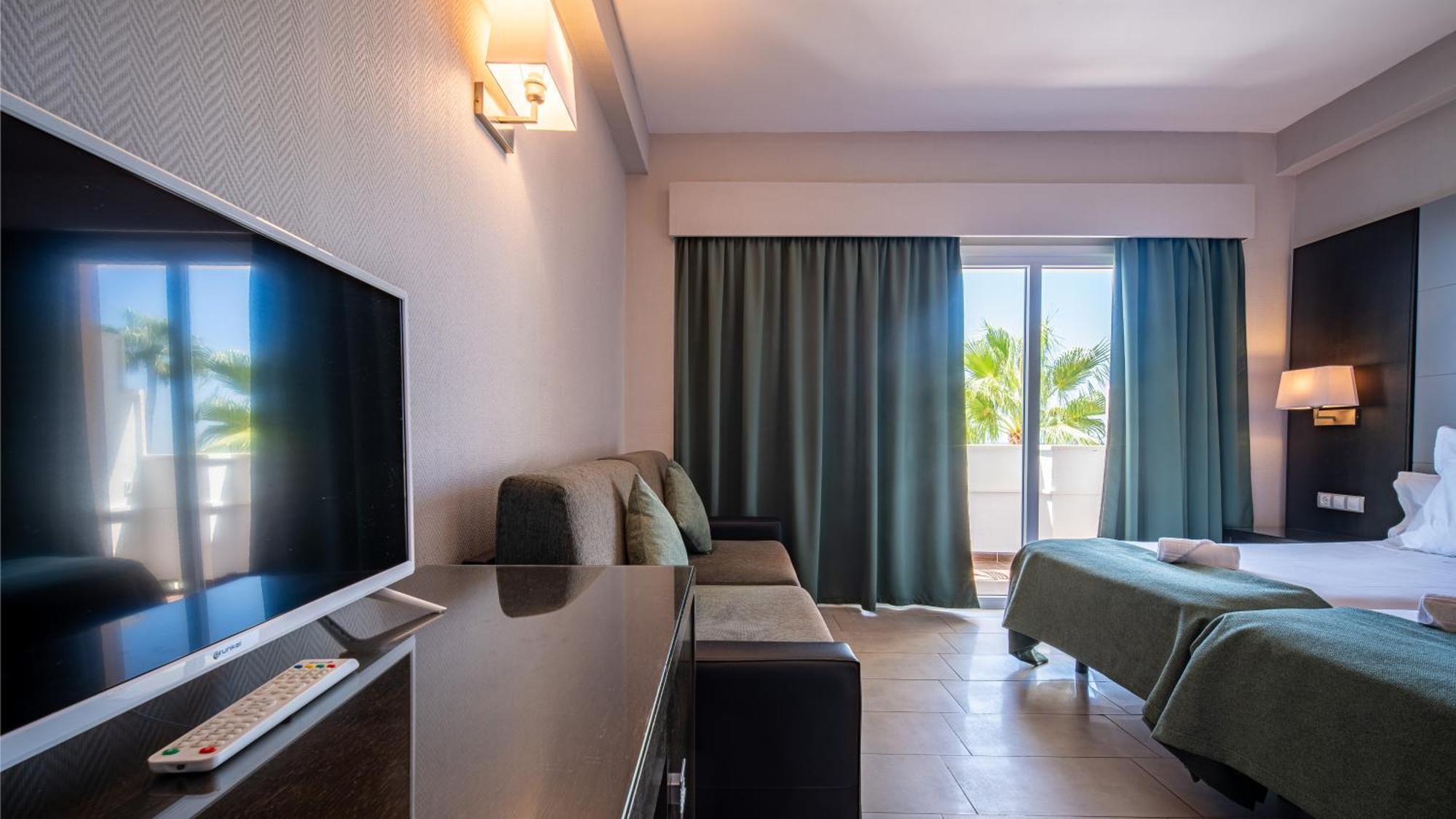 Twin Room Pool View