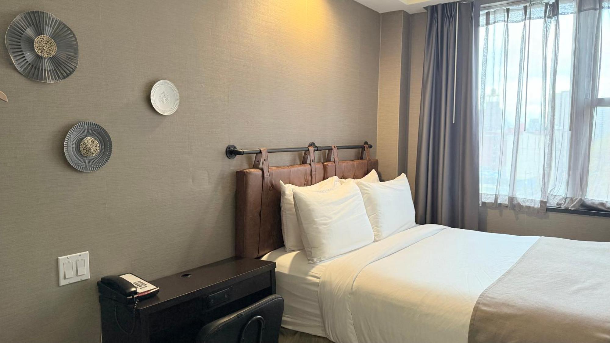Standard Queen Room