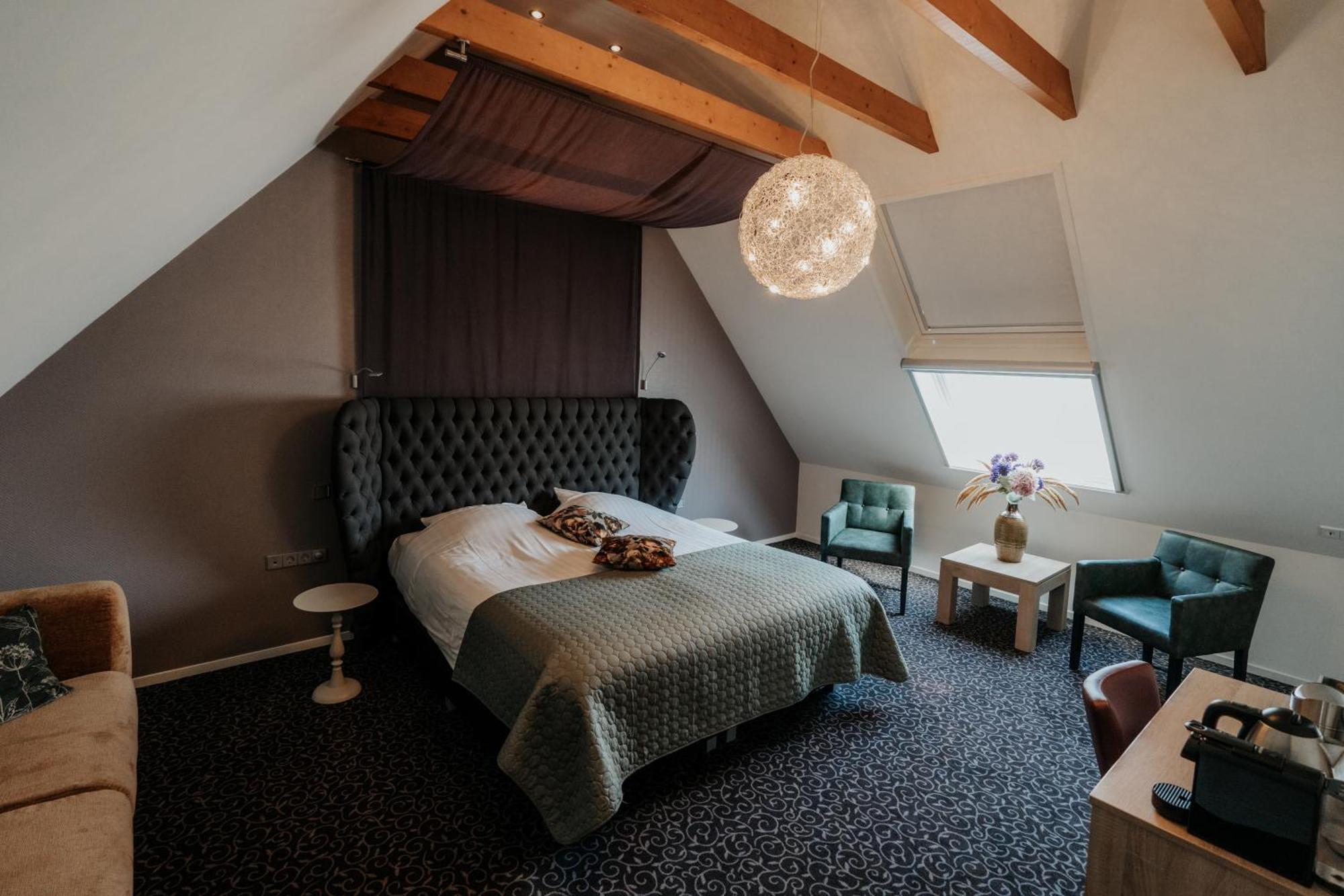 Deluxe King Suite
