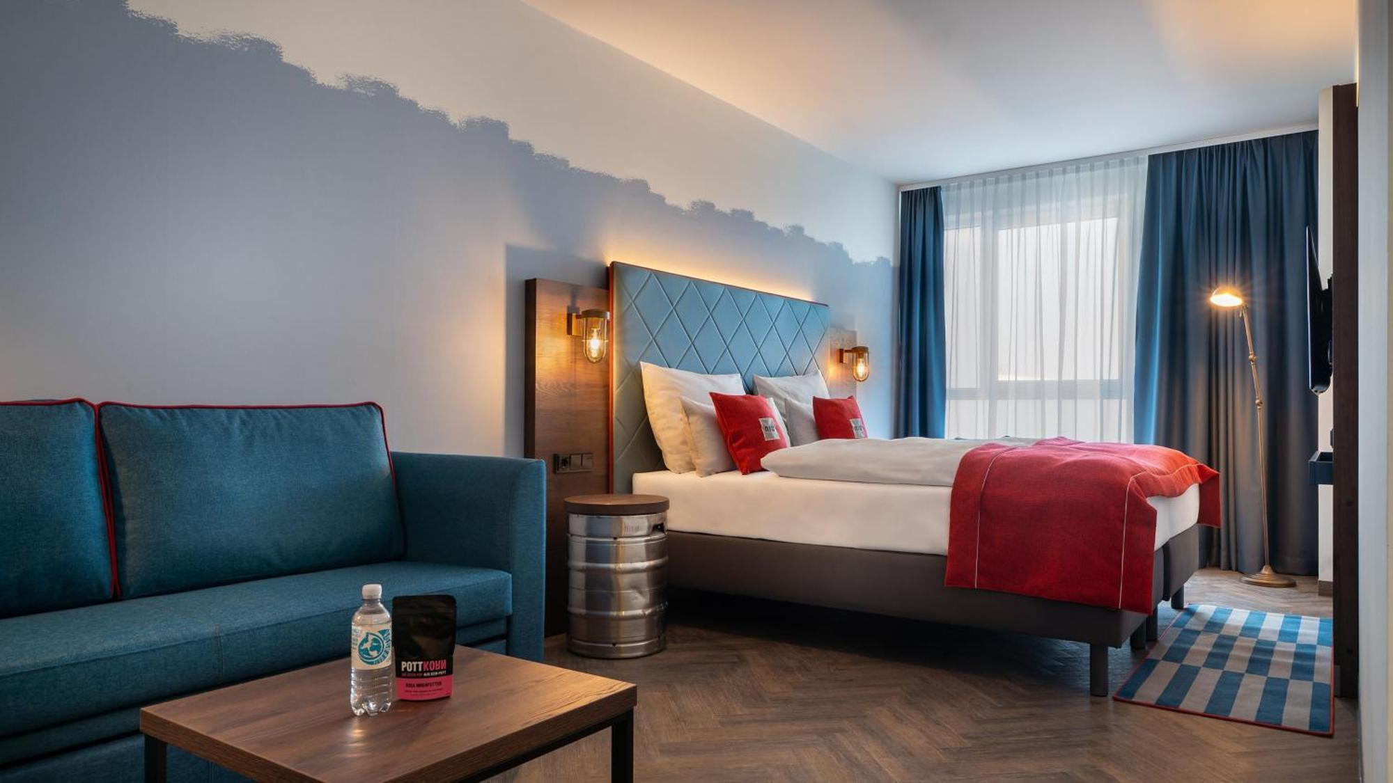 Premium Family Queen Room with Sofa Bed,1623698390:JPEG