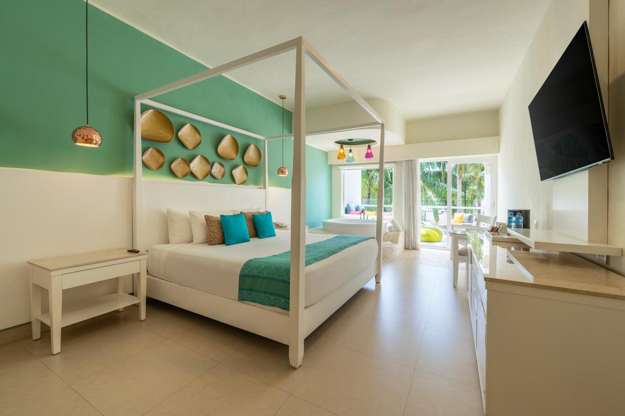 Junior Suite Pool Walkout
