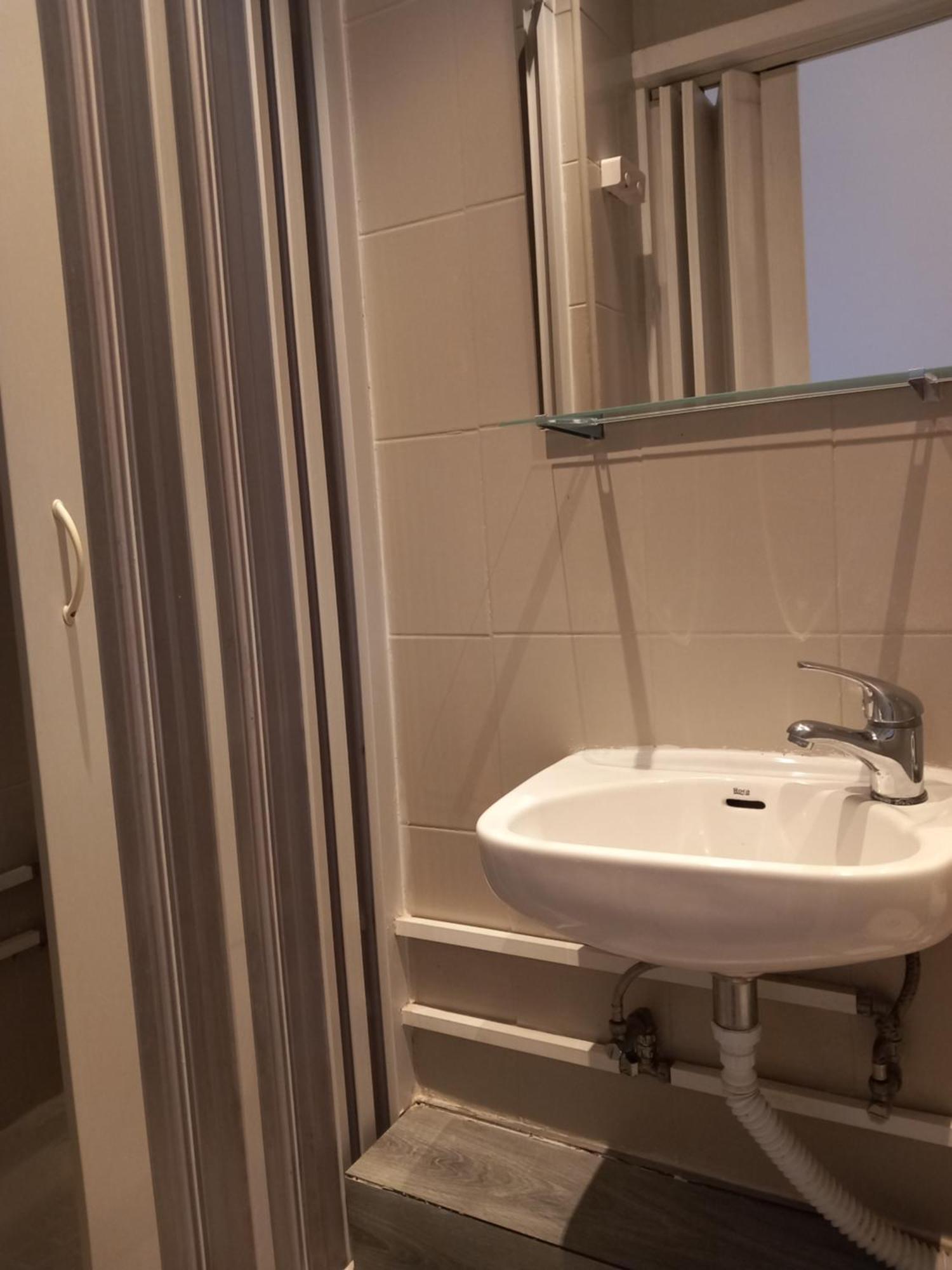 Single Room Private Bathroom