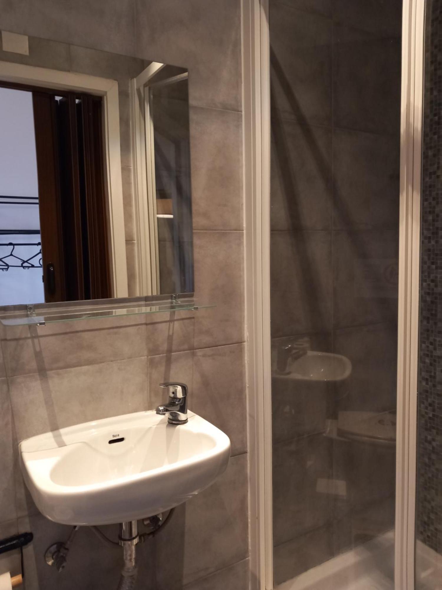 Twin Room Private Bathroom
