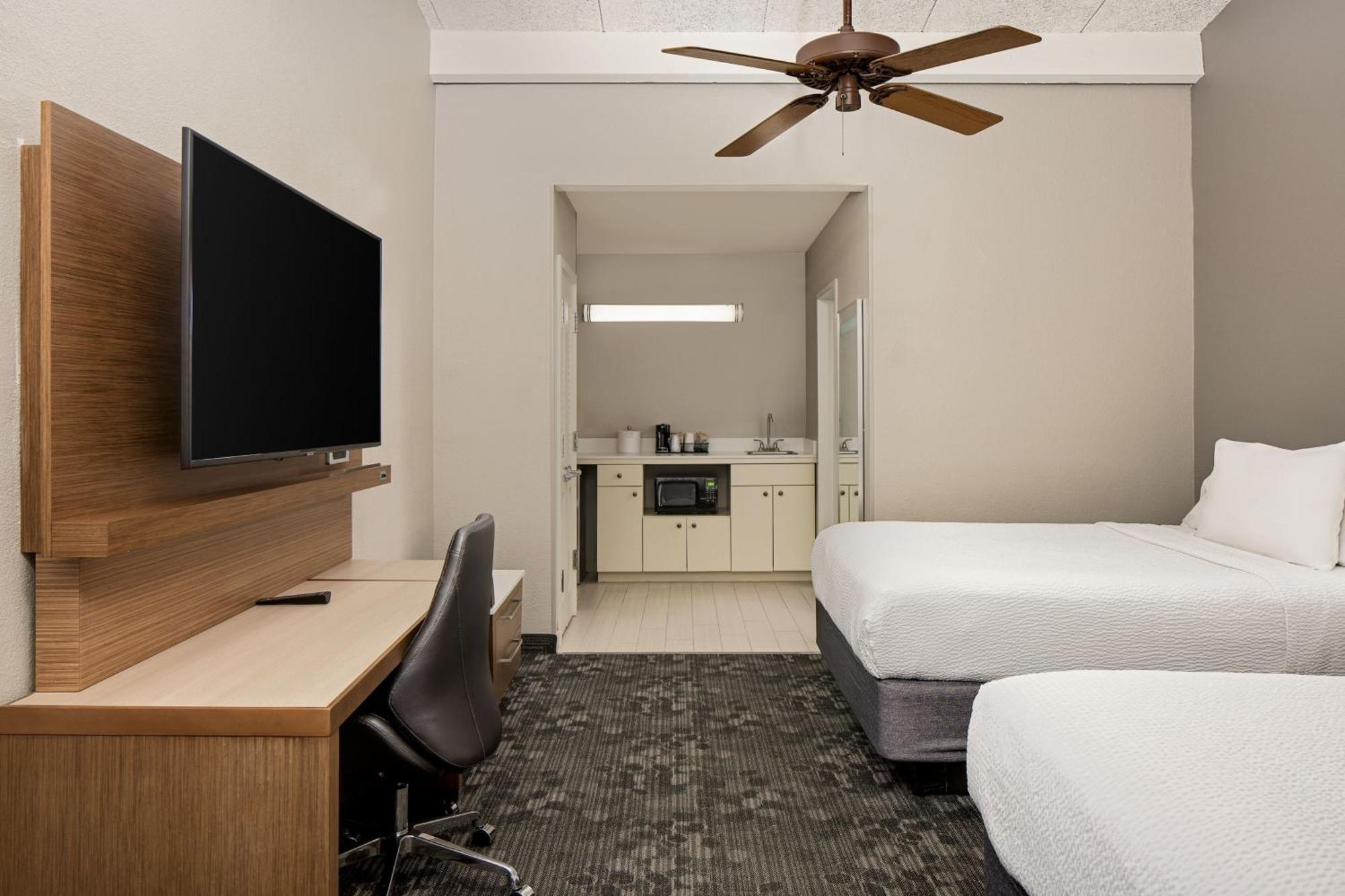 Two-Bedroom Room with Four Queen Beds and Balcony