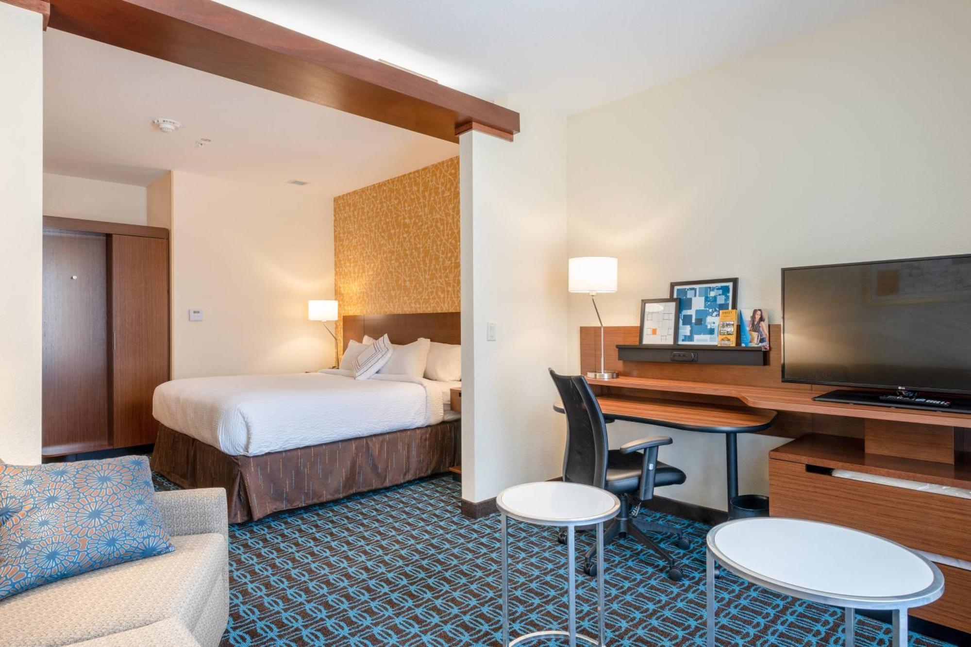 One-Bedroom King Suite with Sofa Bed - Hearing Accessible,1731482167:JPEG