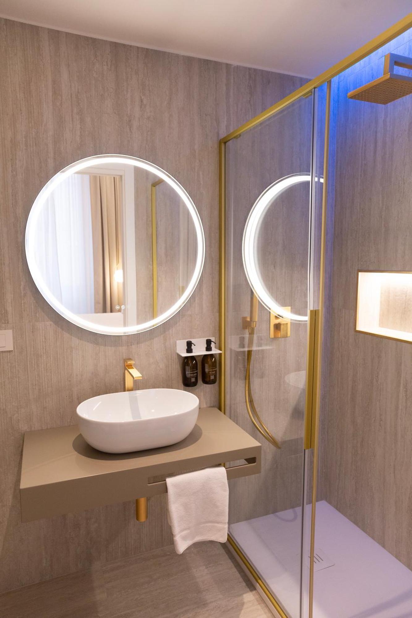 Deluxe Double or Twin Room City View