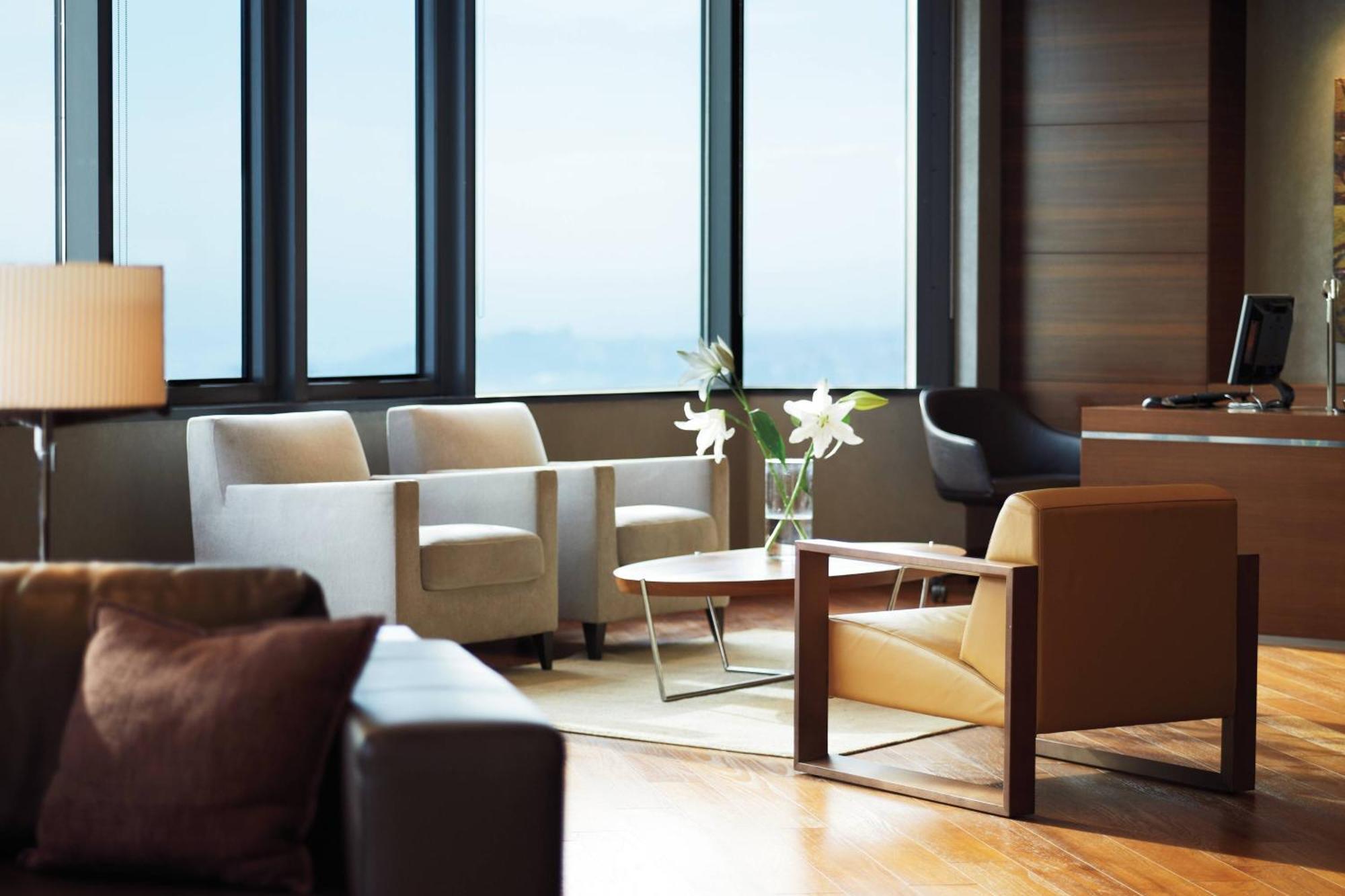Club Room Club Lounge Access Sea View