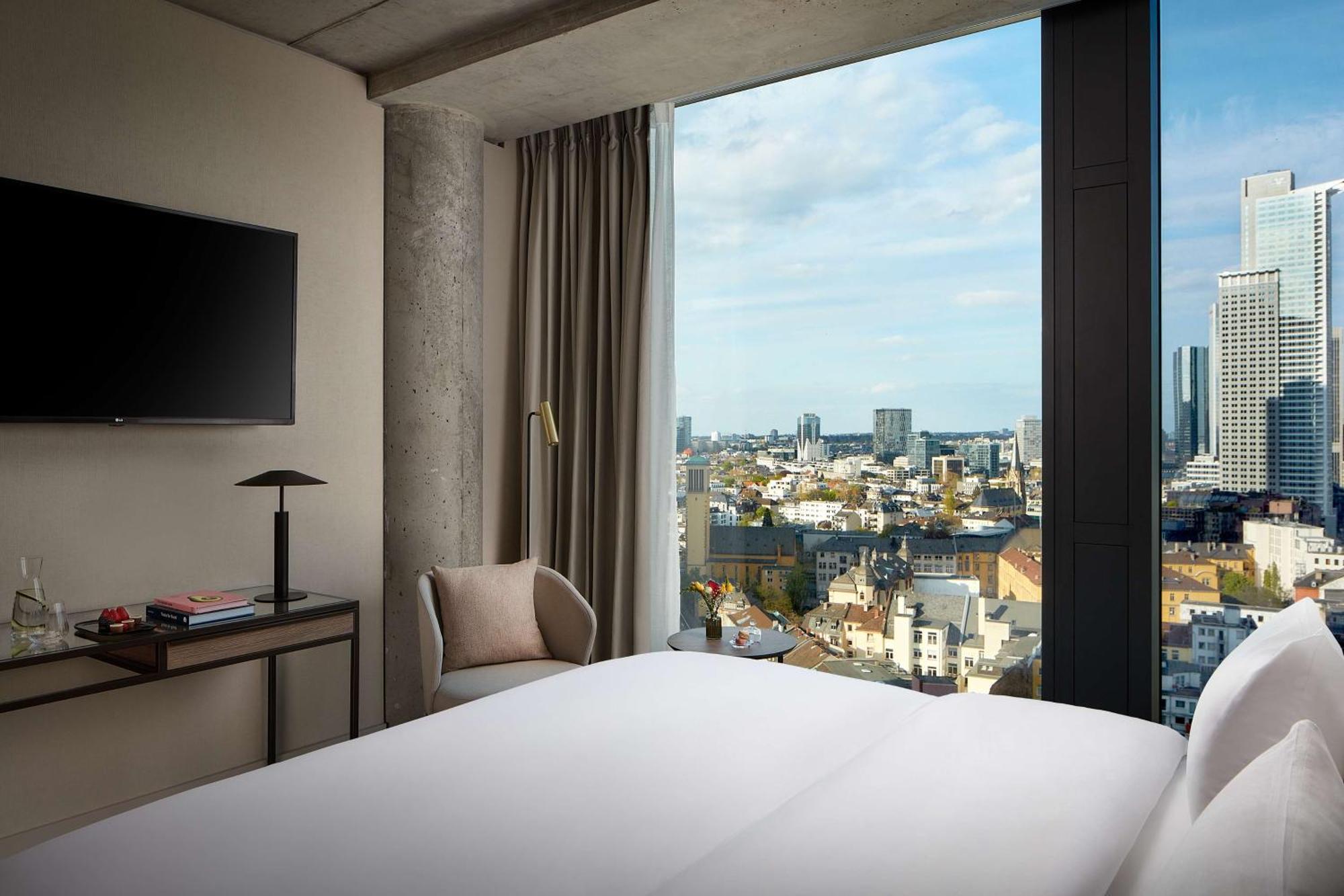 Superior Doppel- oder Zweibettzimmer mit Blick auf die Skyline