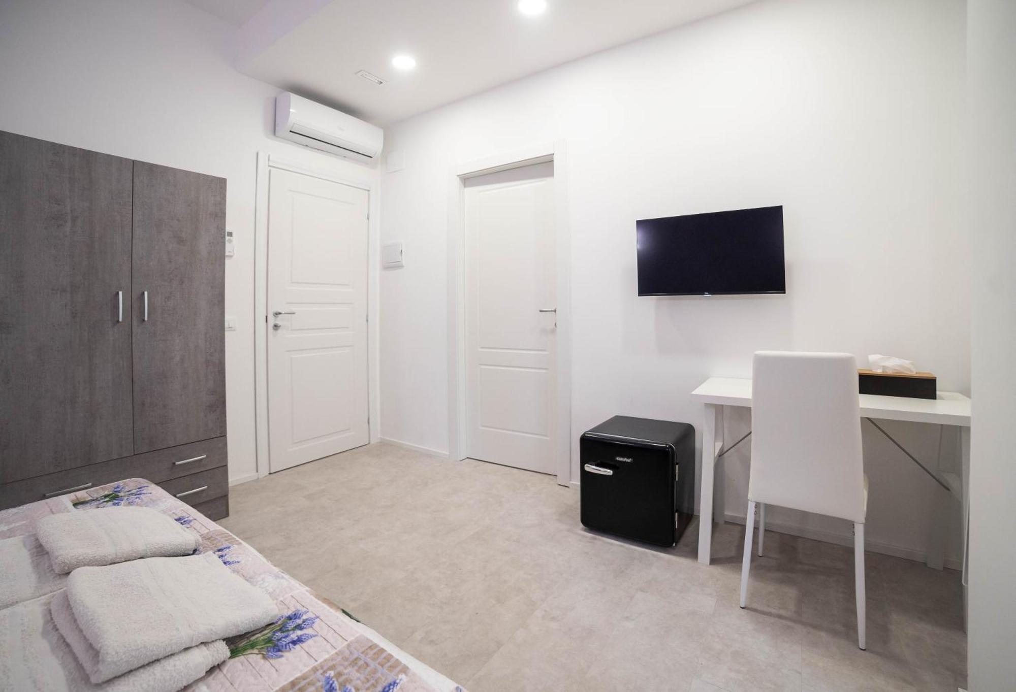 Double Room Private Bathroom