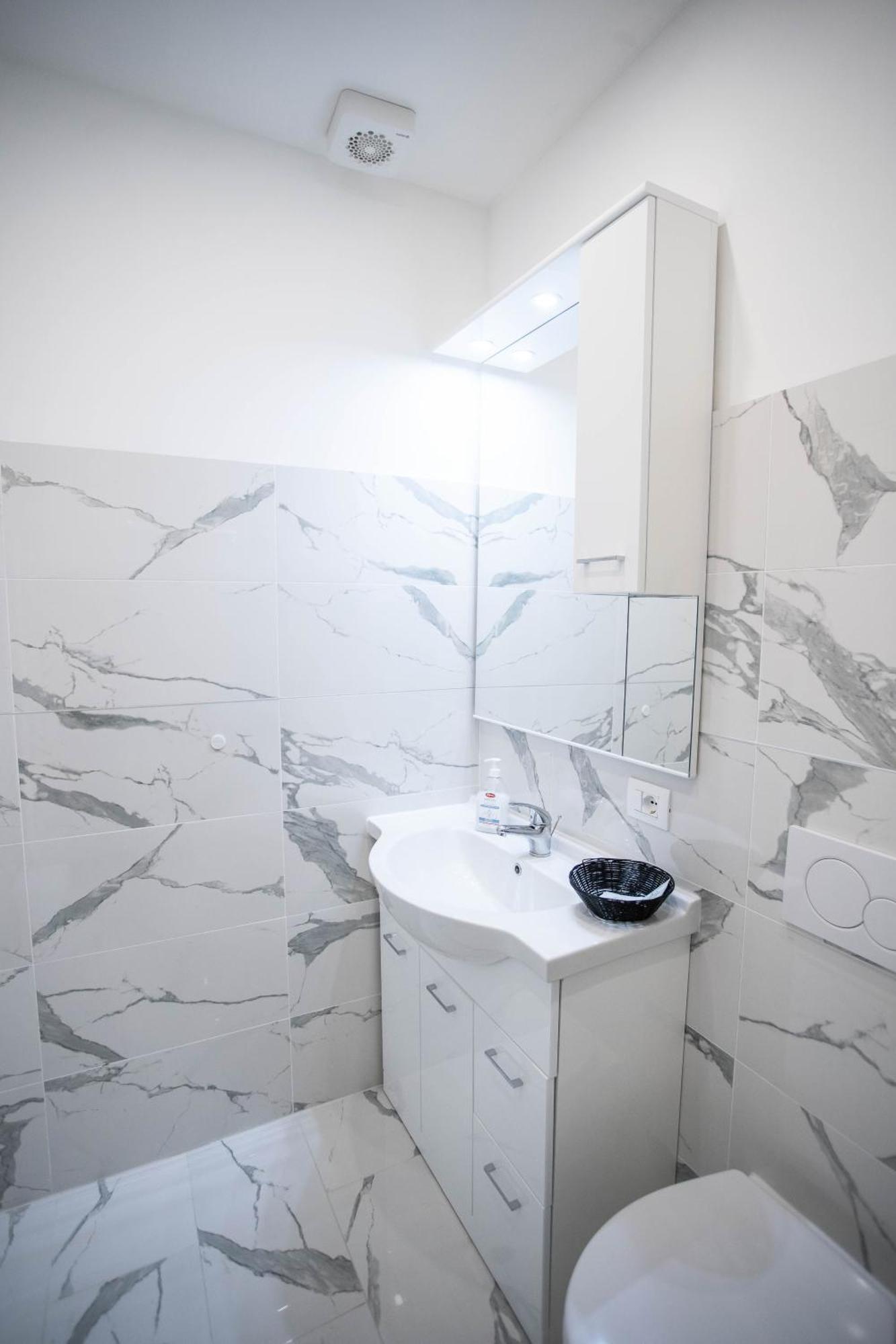 Double Room Private Bathroom