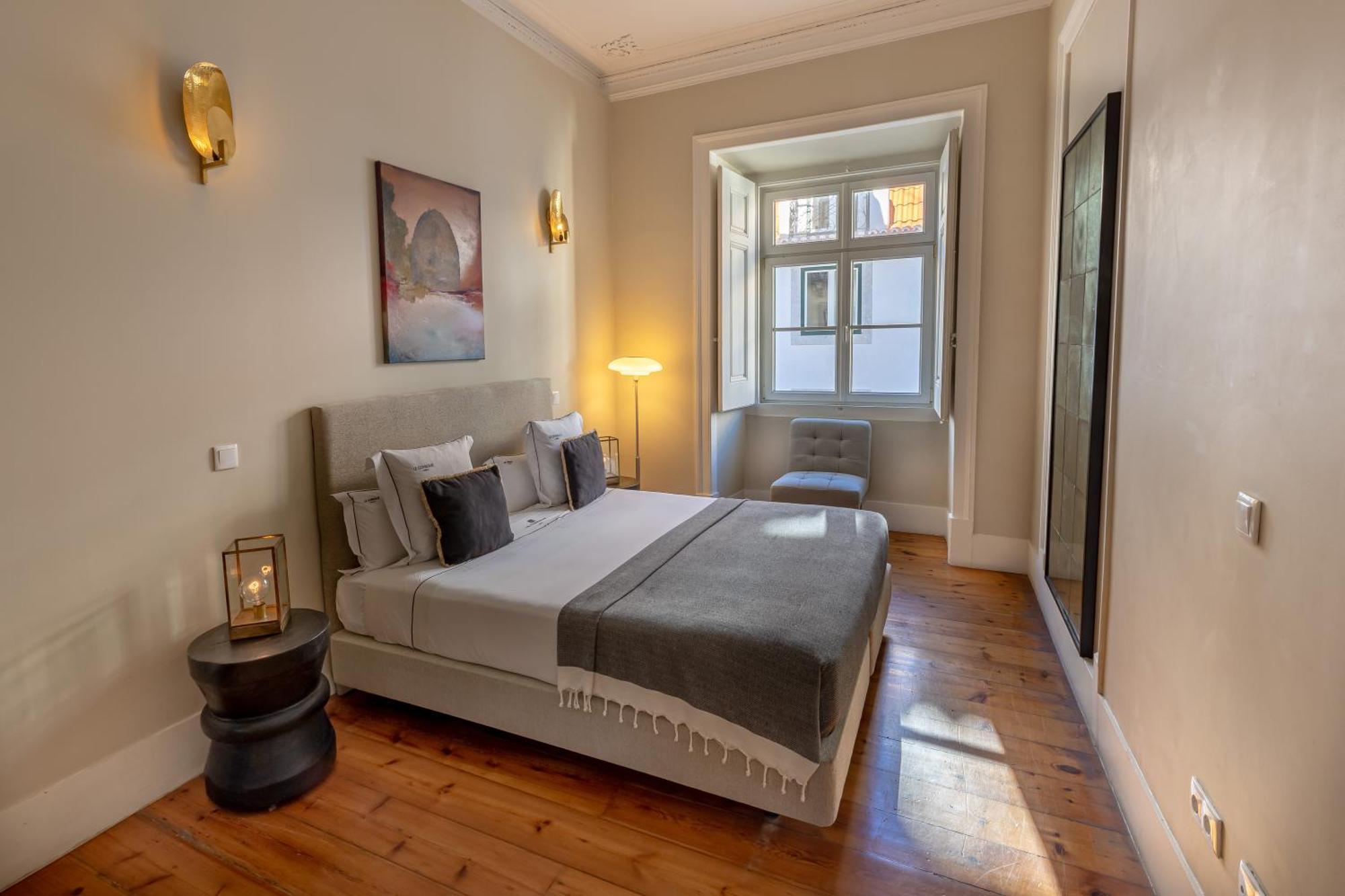 Deluxe 2-Bedroom Apartment Square View