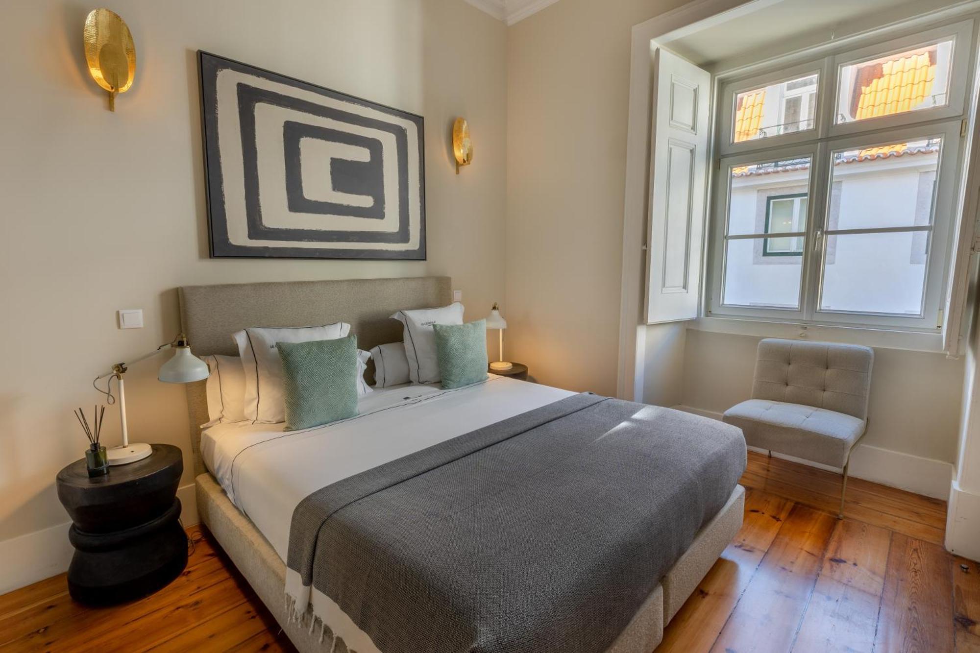 Deluxe 2-Bedroom Apartment Square View