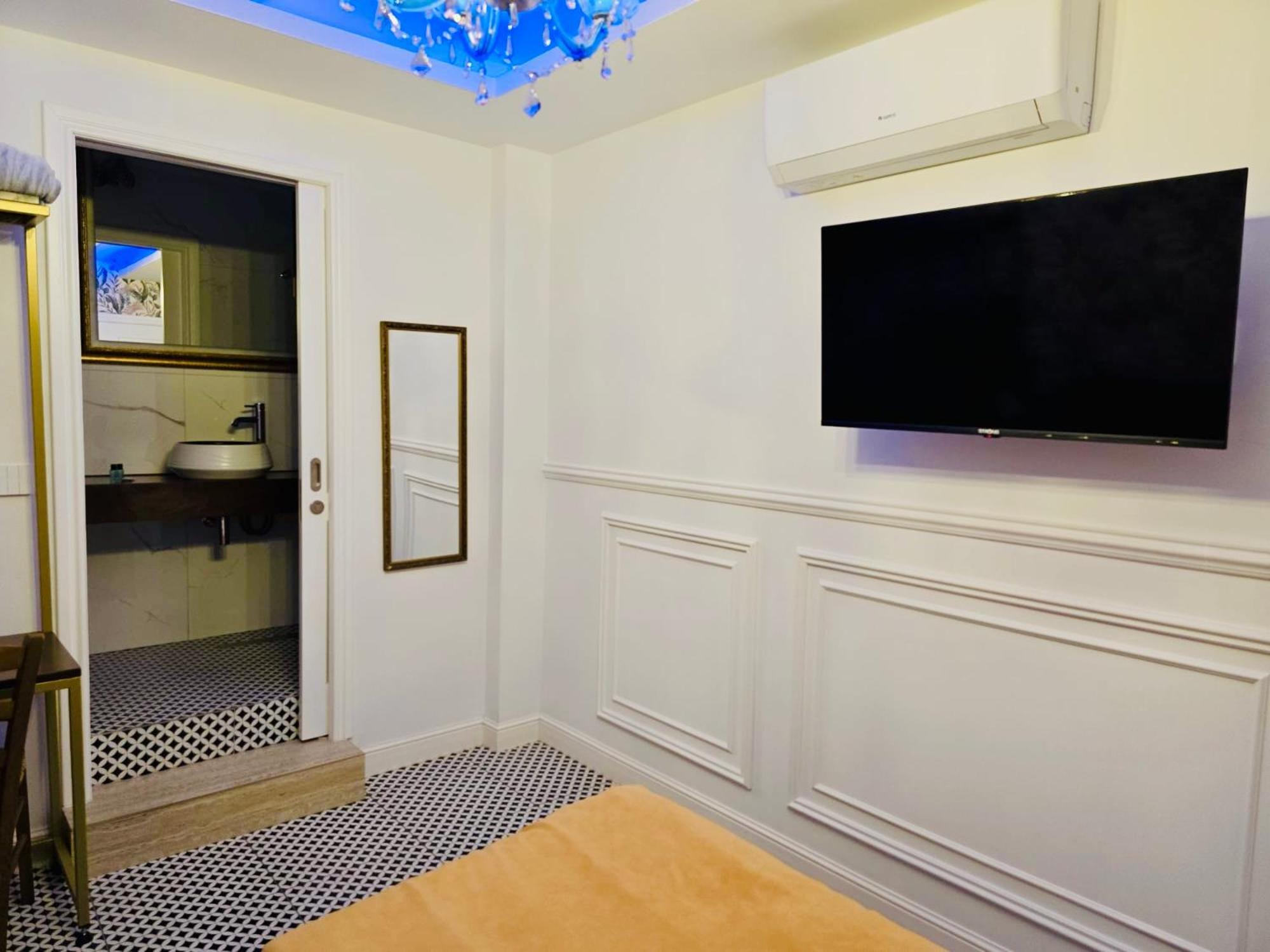 Economy Double or Twin Room Internal View