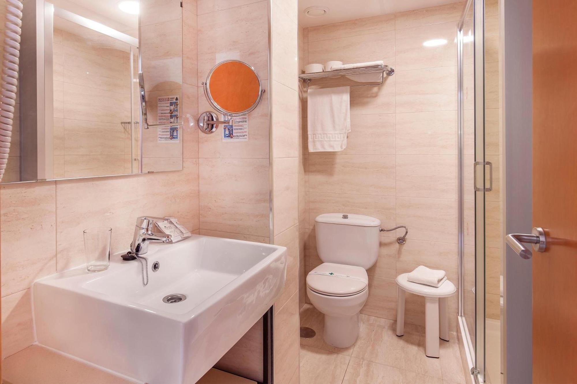 Essential Single Room 1 Addult
