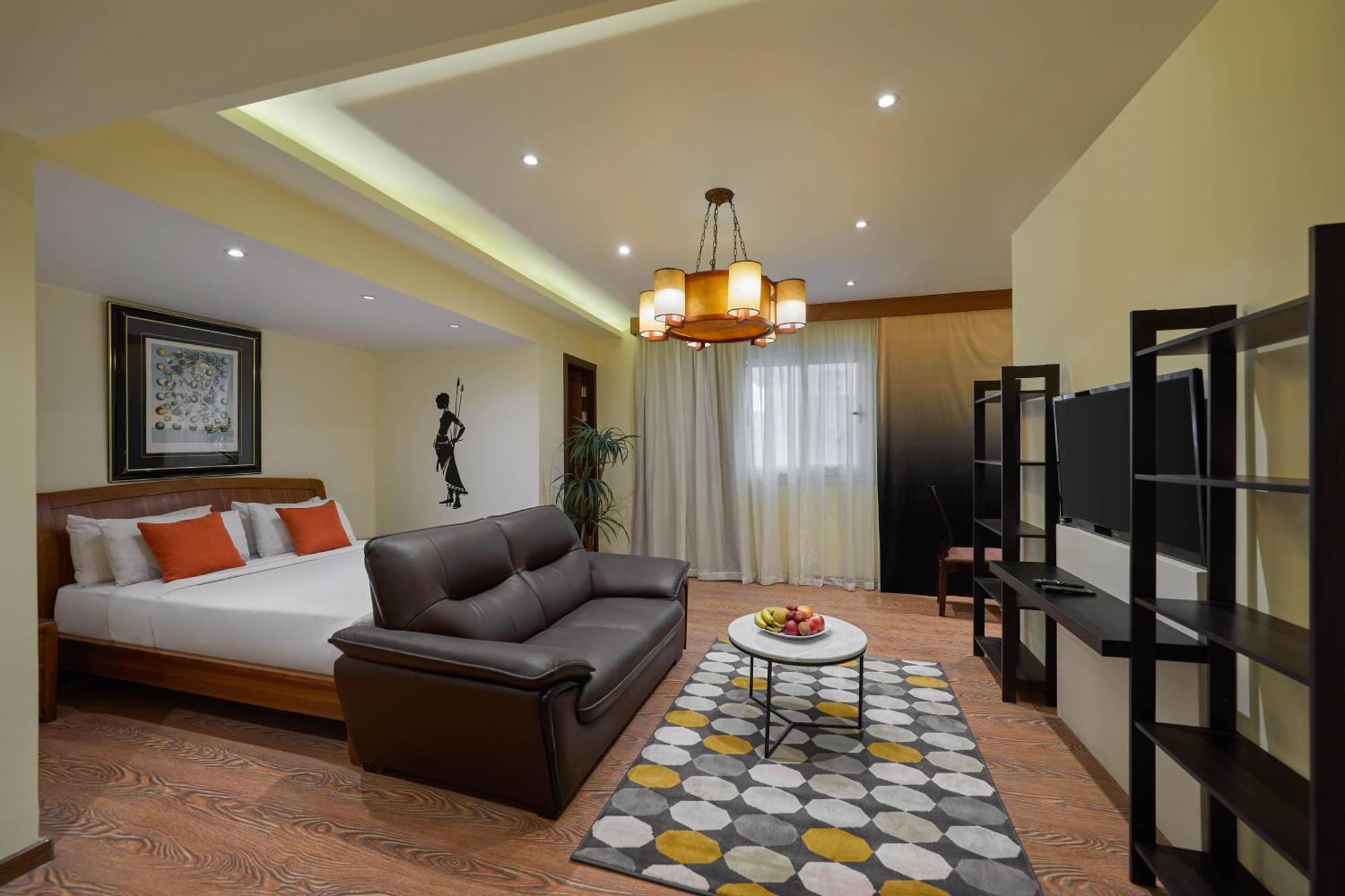 Deluxe Queen Suite