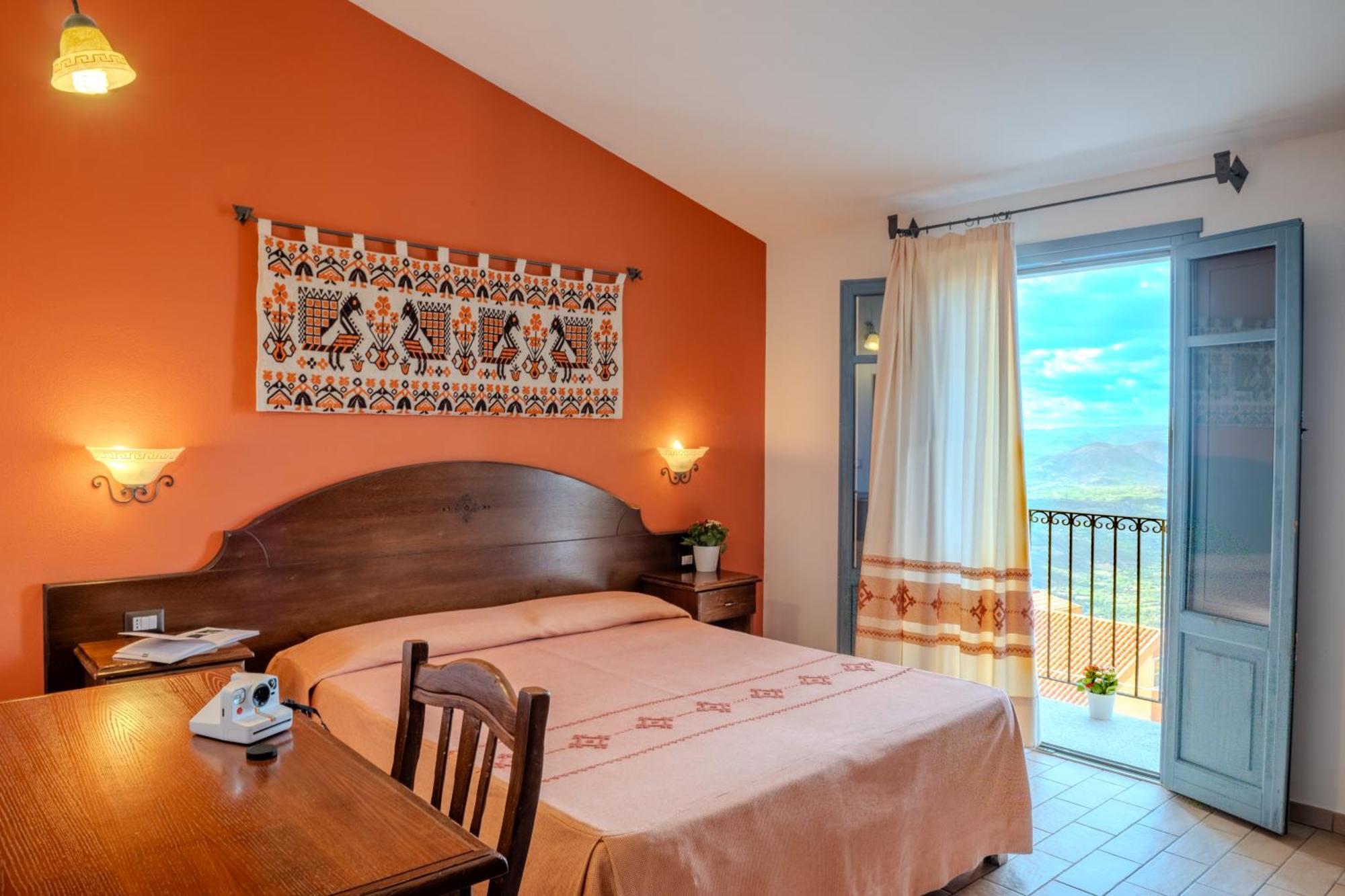 Double Room Mountain View