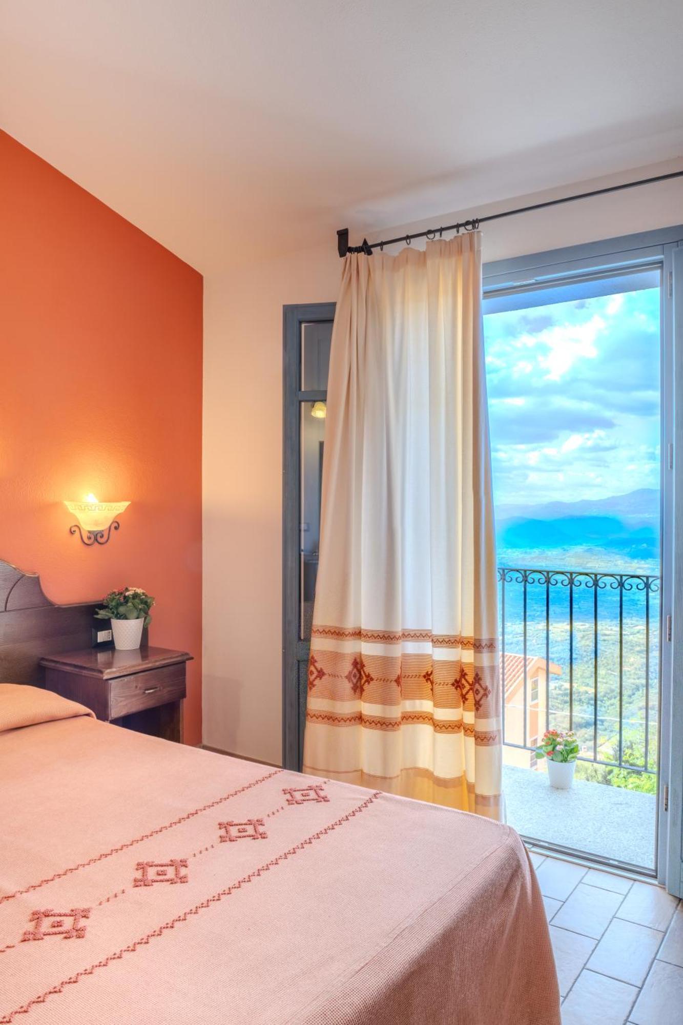 Double Room Mountain View