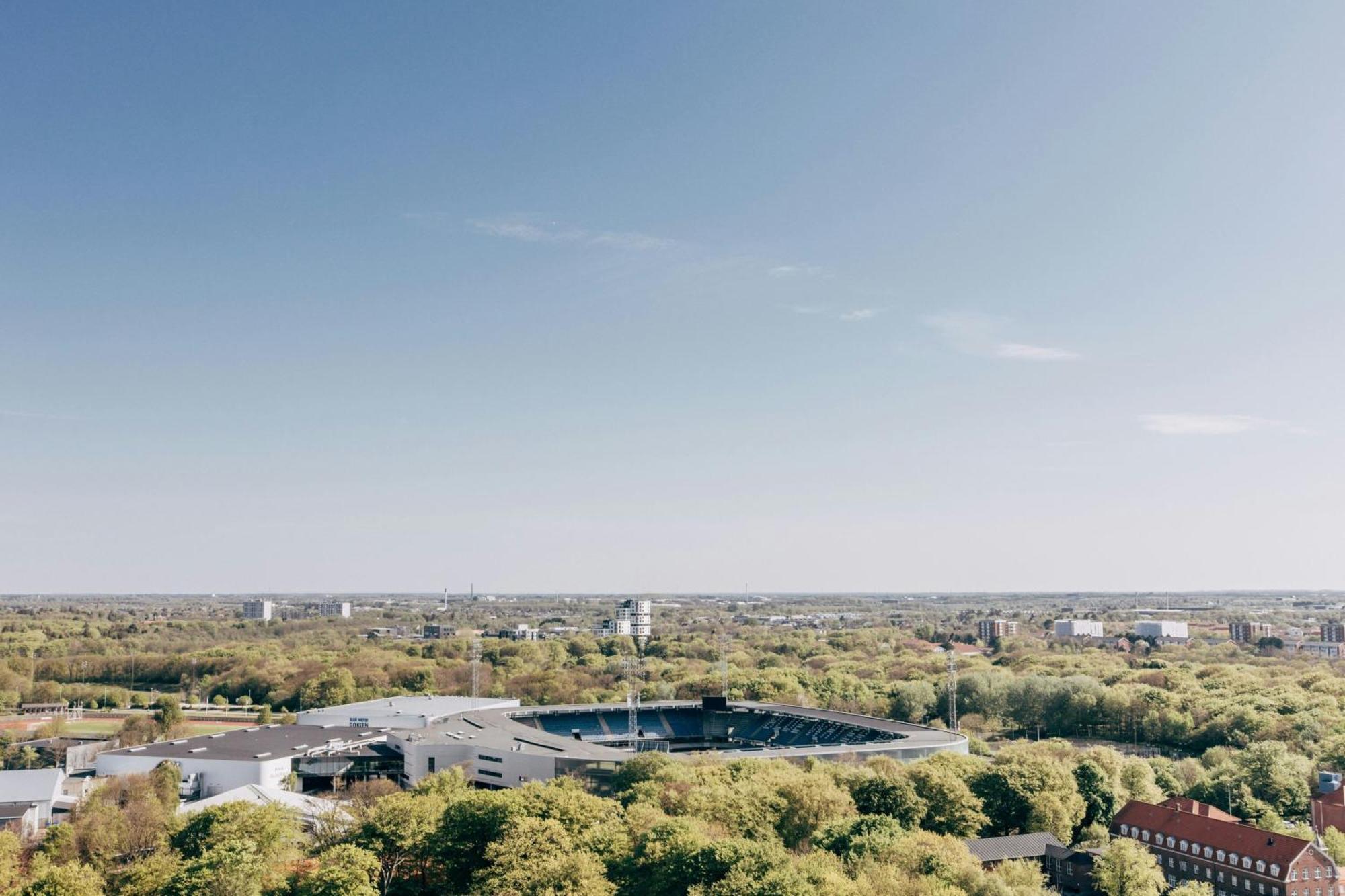 Comfort Studio mit Queensize-Wandbett und Skyline-Blick