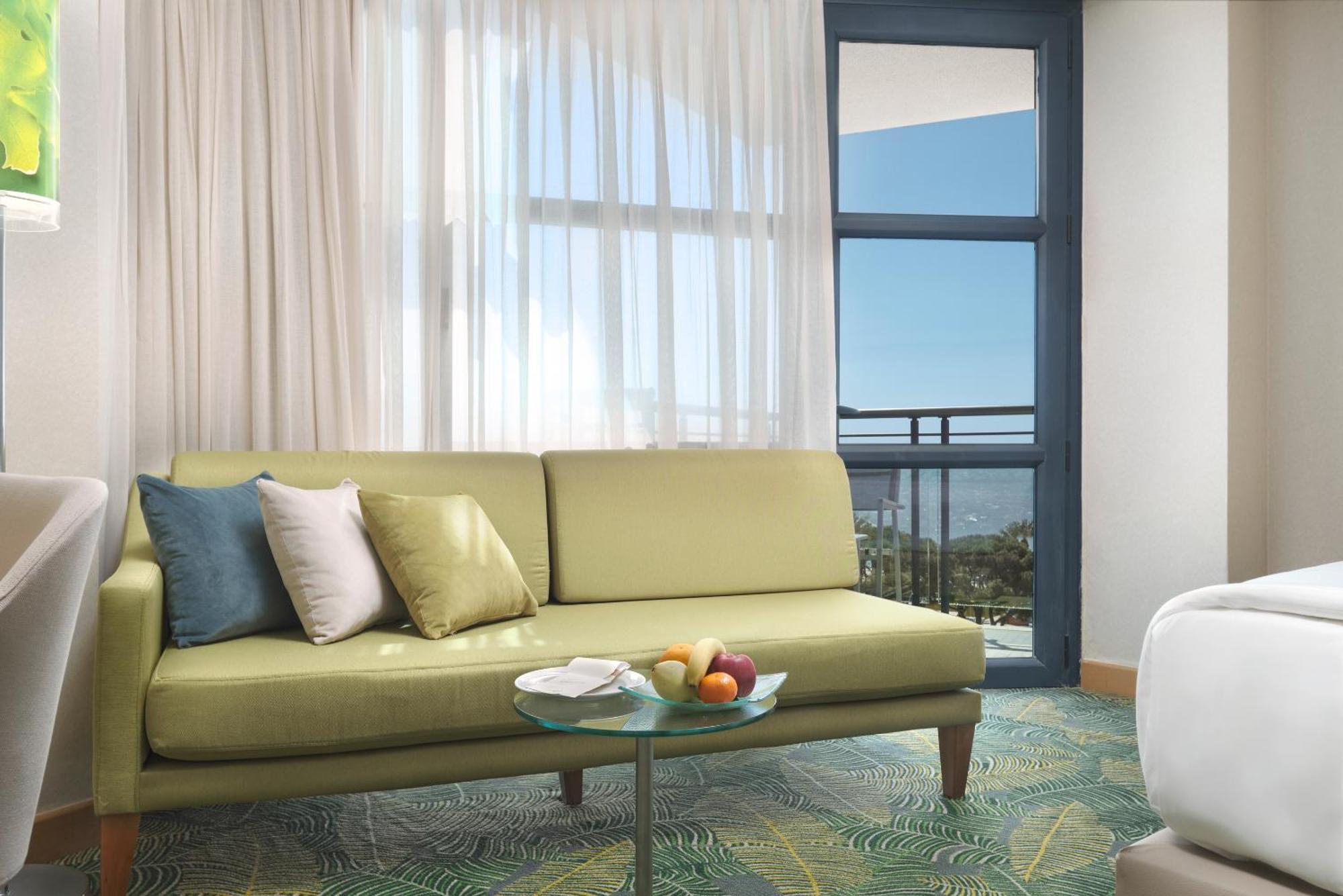 Doppelzimmer mit Balkon und Meerblick