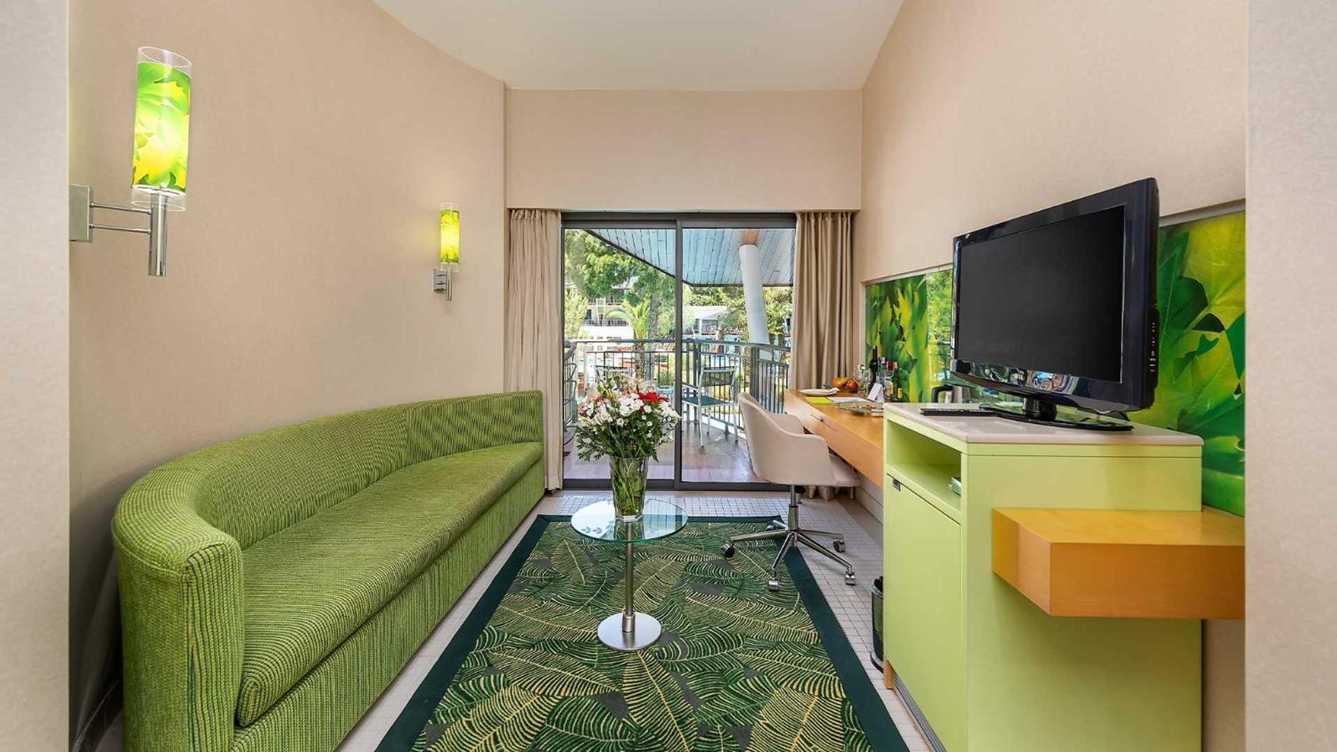 Junior Suite mit Poolblick