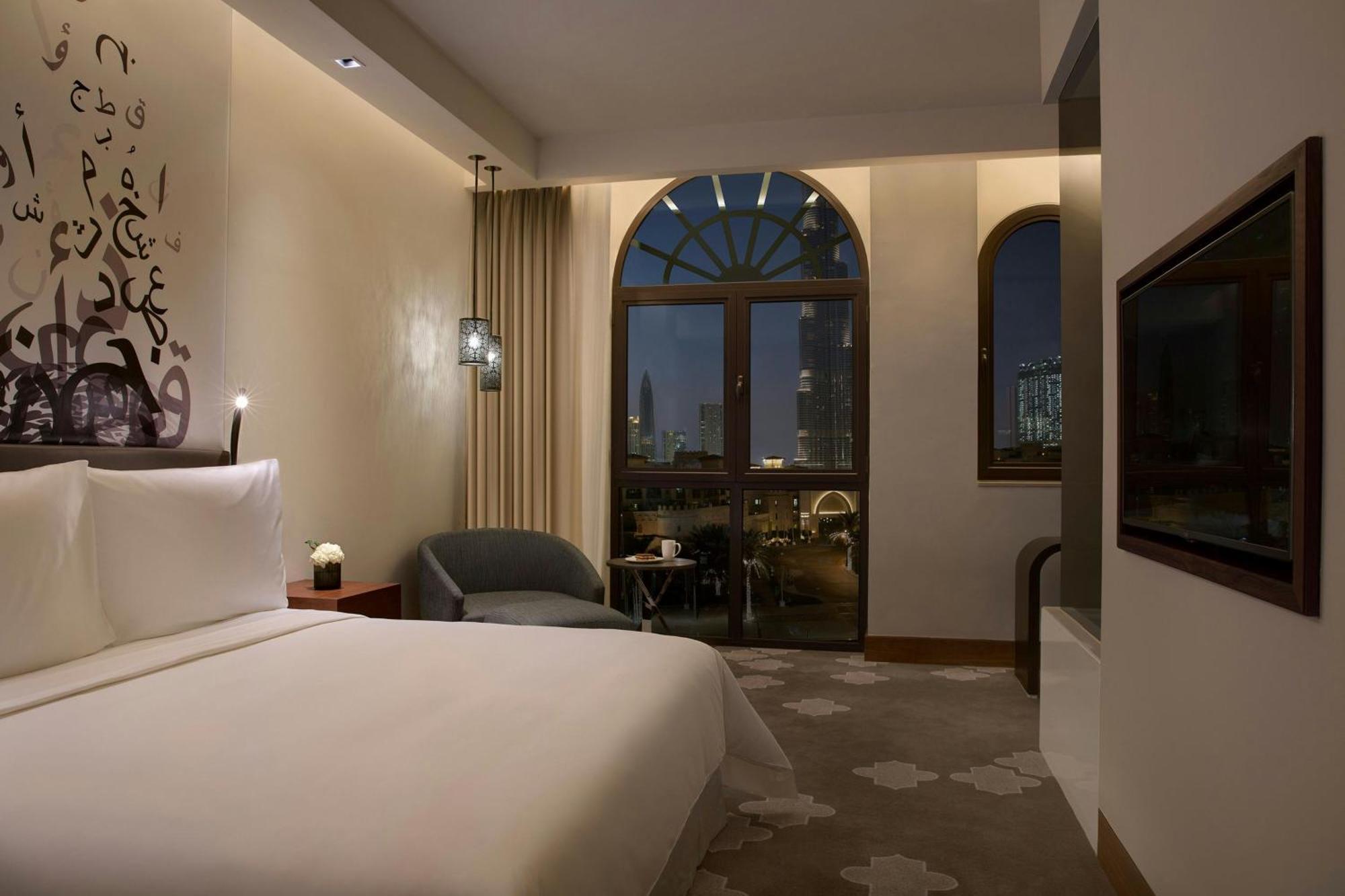 Deluxe King Room Landmark View