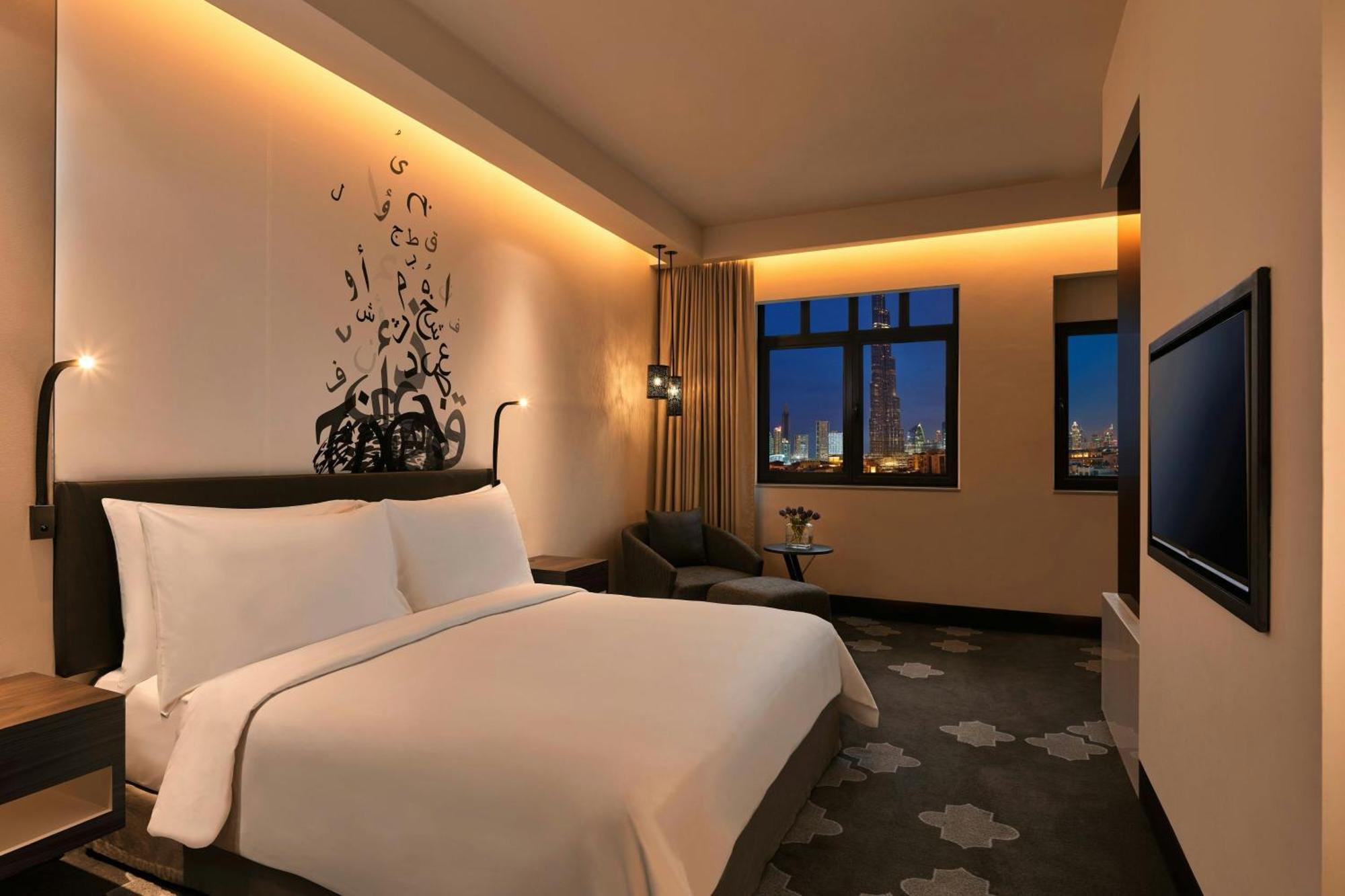 Deluxe King Room Landmark View