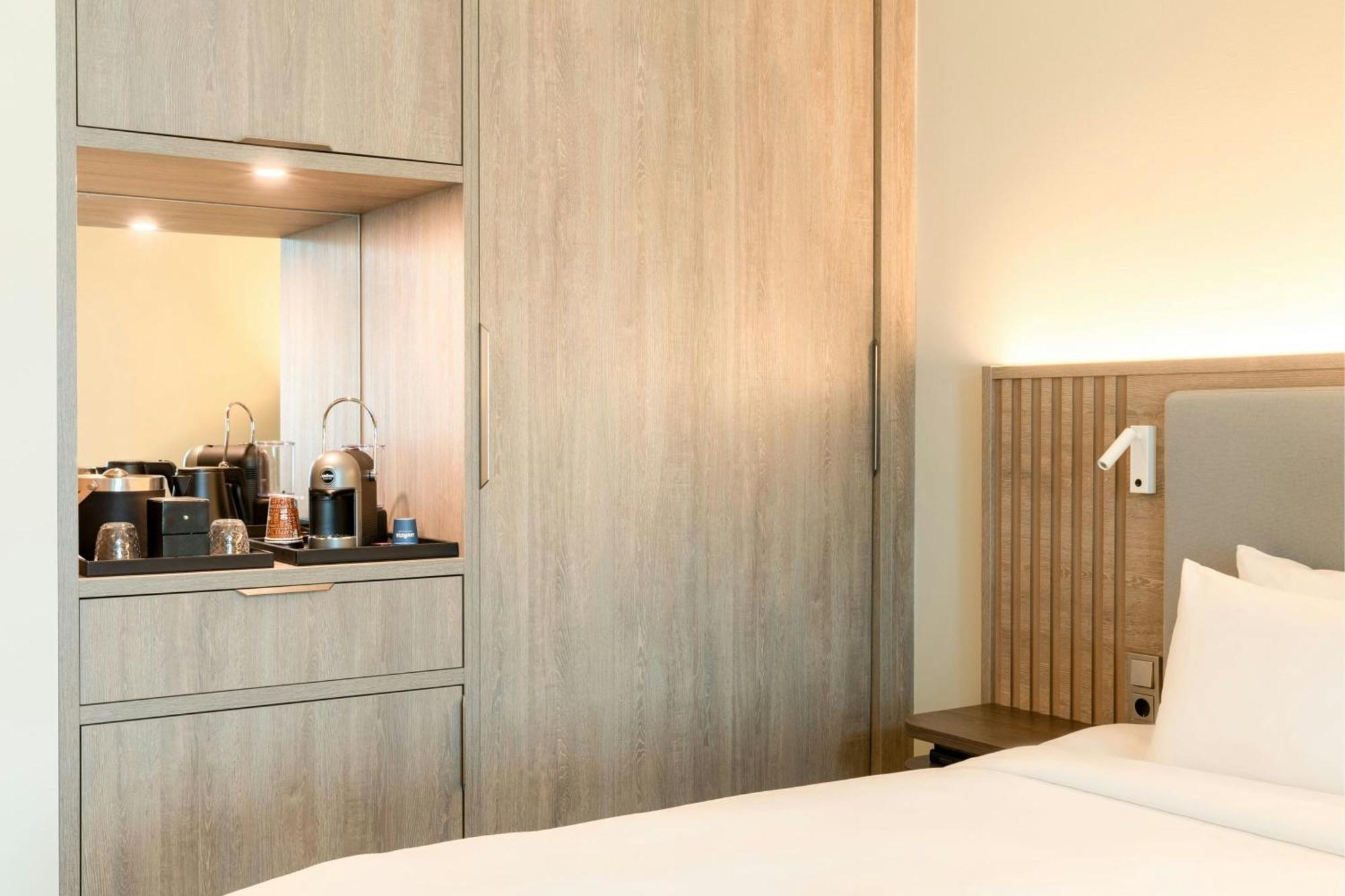 Junior Suite 1 Bedroom Junior Suite 1 King
