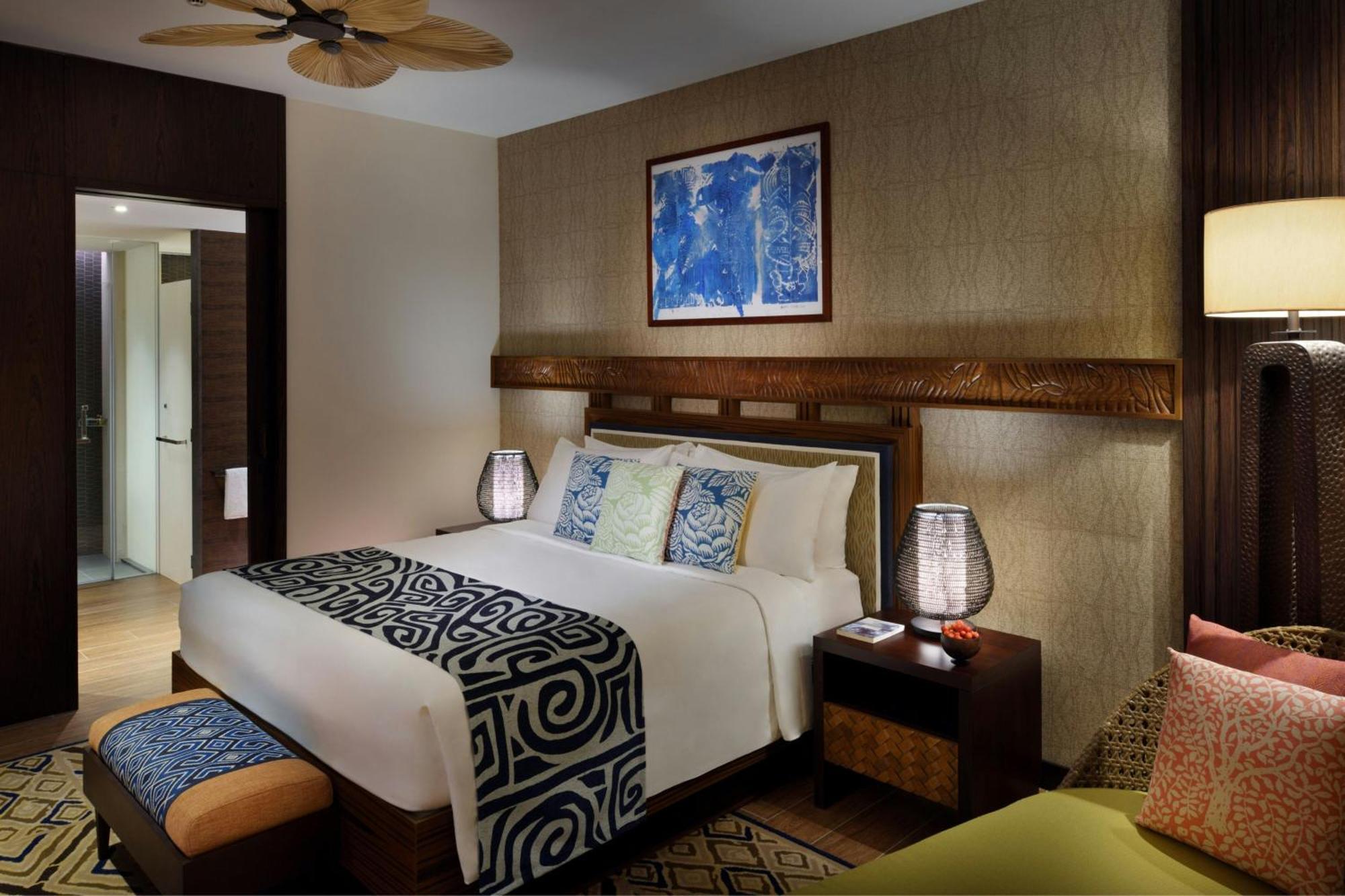 Room Theme Park Access 1 King Resort view Complimentary Beach Access to Sheraton JBR Shuttle to MOE & Dubai Mall